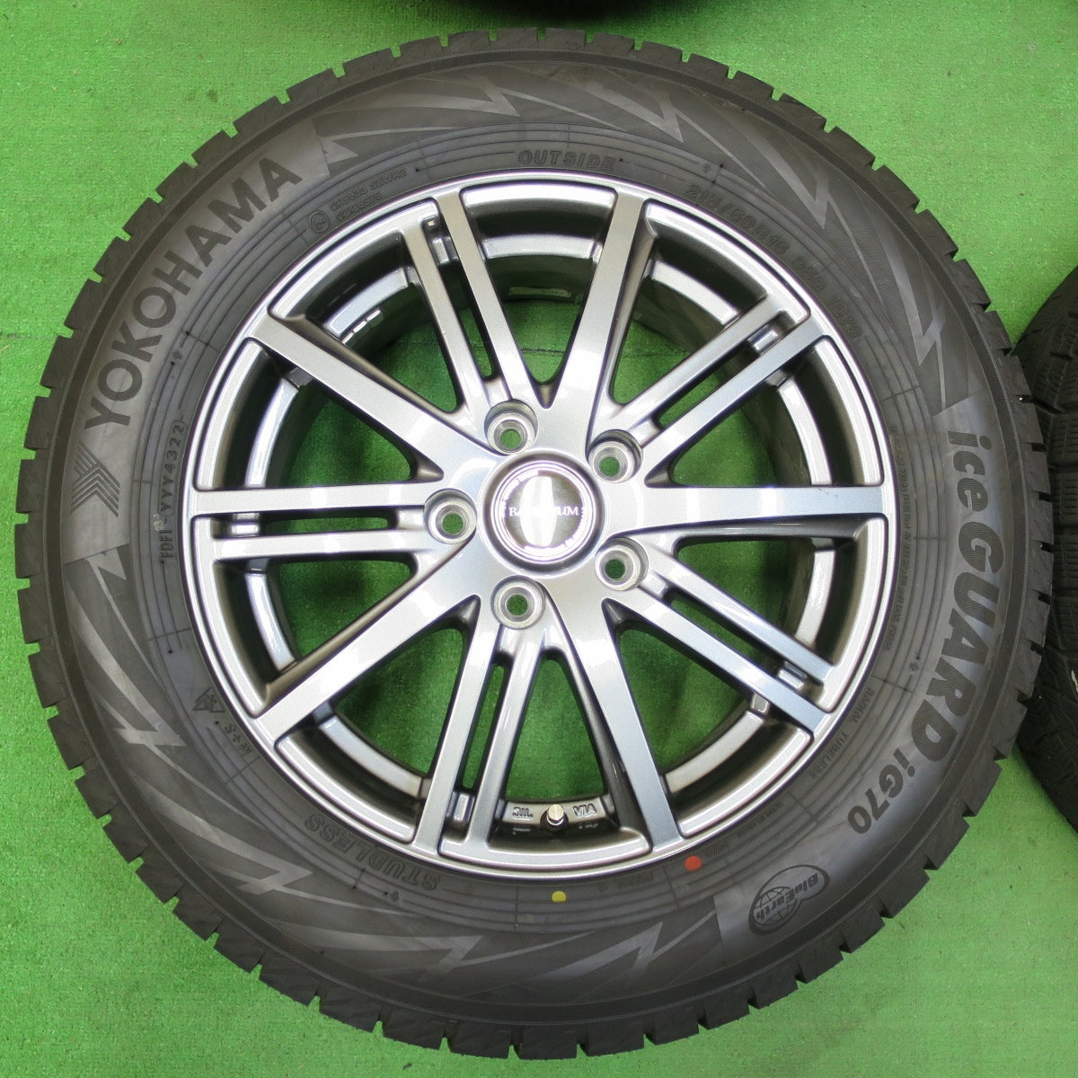 *送料無料* バリ溝！22年！キレイ！ほぼ10分★スタッドレス 215/60R16 ヨコハマ アイスガード iG70 BALMINUM バルミナ 16インチ PCD114.3/5H★4060804イス