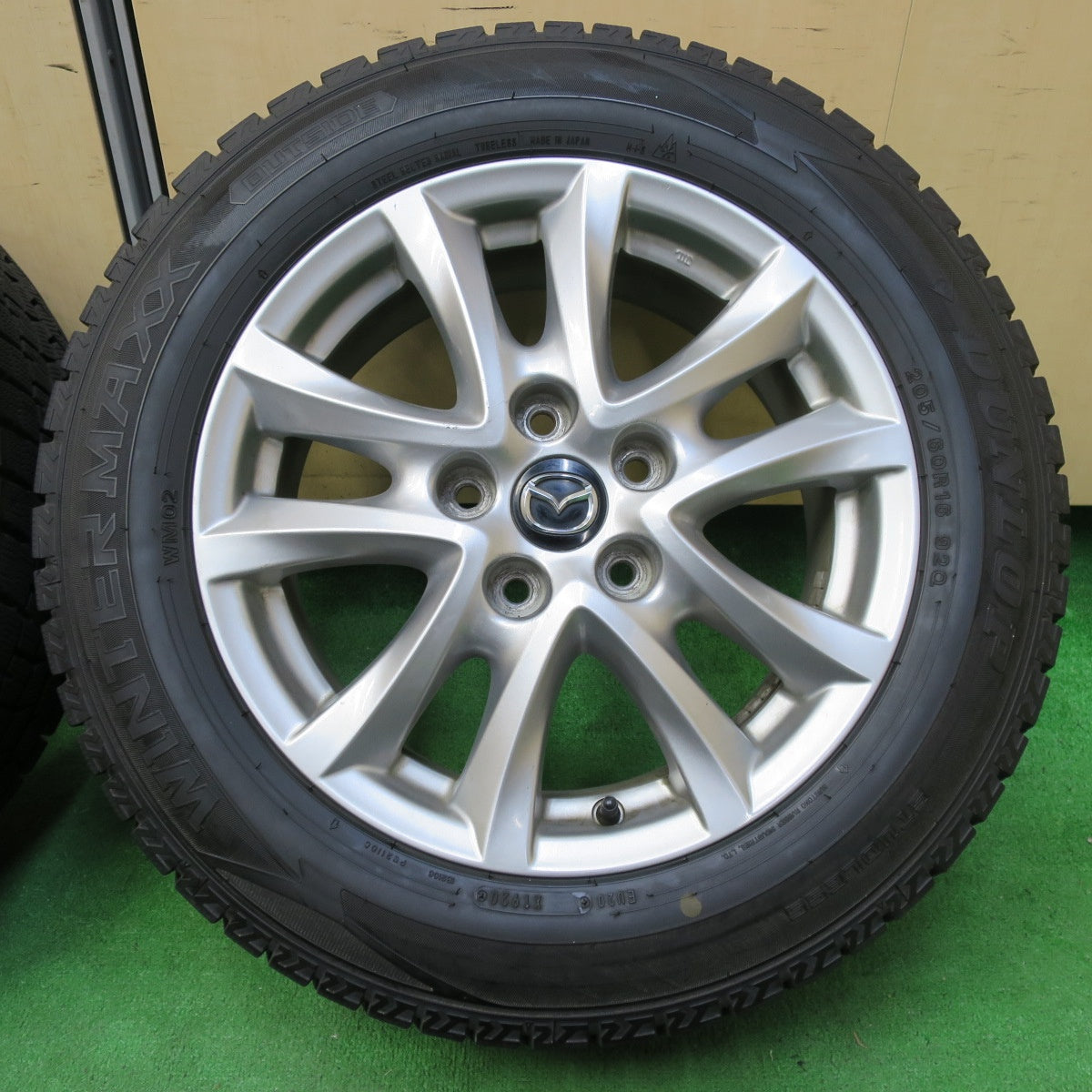 *送料無料* バリ溝！20年！9.5分★マツダ アクセラ 純正 205/60R16 スタッドレス ダンロップ ウインターマックス WM02 16インチ PCD114.3/5H★4062705イス