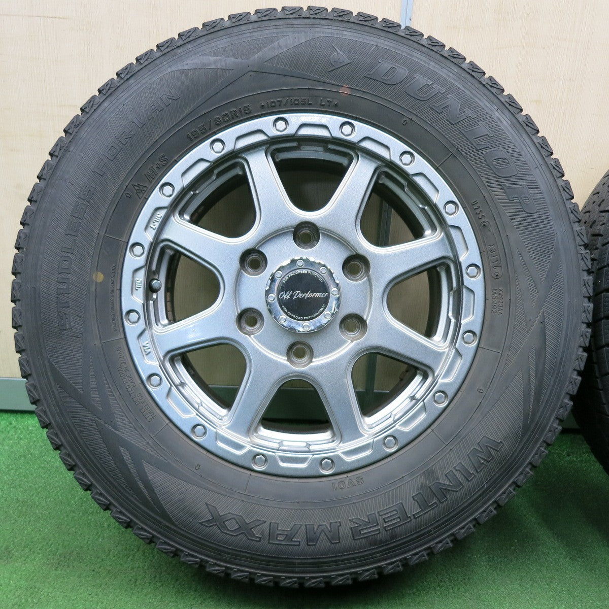 *送料無料* バリ溝！キレイ！9分★ハイエース等 195/80R15 Off Performer RT-8 スタッドレス ダンロップ ウインターマックス SV01 オフパフォーマー PCD139.7/6H★4042701NJス