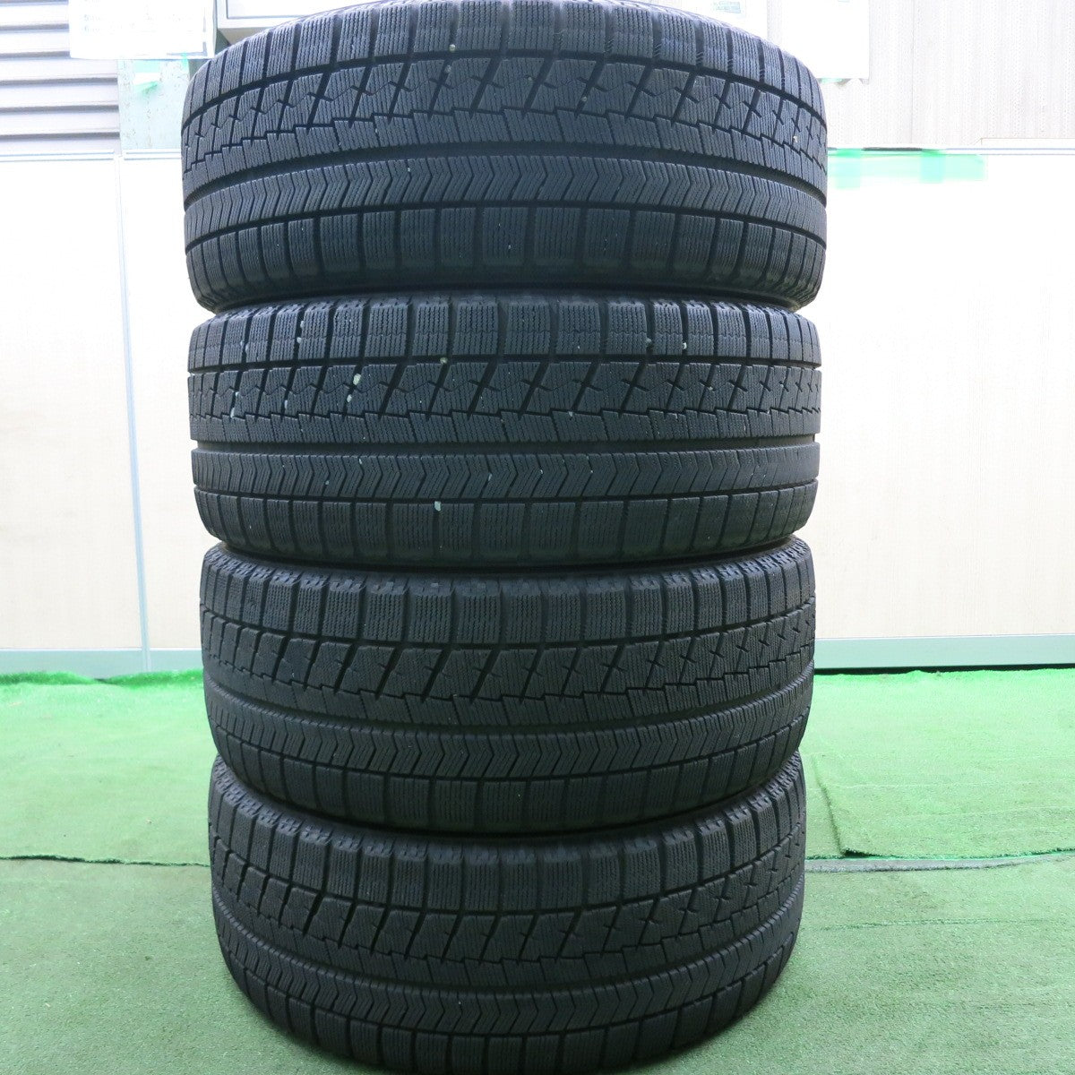 *送料無料* バリ溝！8.5分★ボルボ 等 阿部商会 215/50R17 スタッドレス ブリヂストン ブリザック VRX 17インチ PCD108/5H★4070502HAス