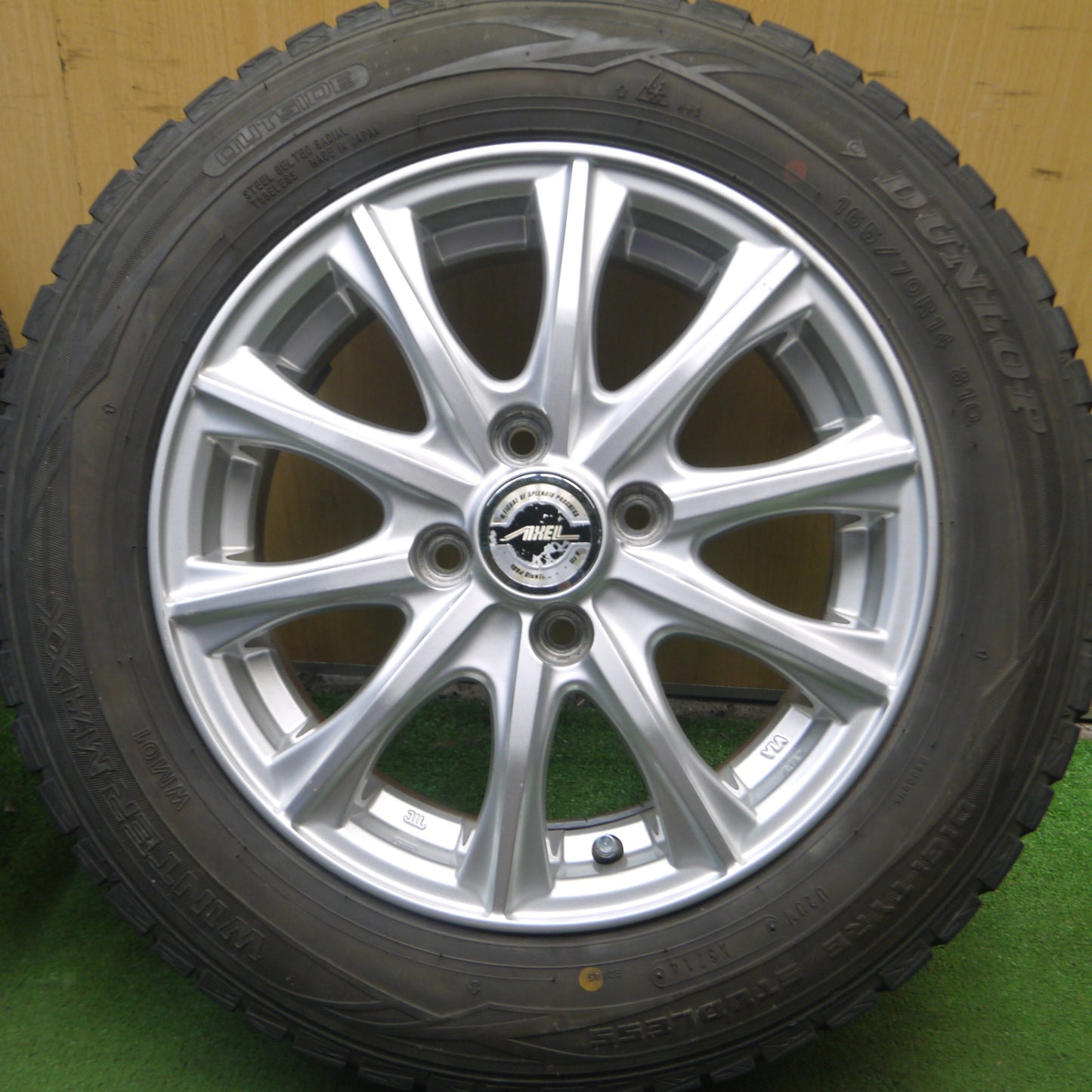 *送料無料* バリ溝！9分★スタッドレス 165/70R14 ダンロップ ウインターマックス WM01 AXEL weds アクセル 14インチ PCD100/4H★4072902Hス