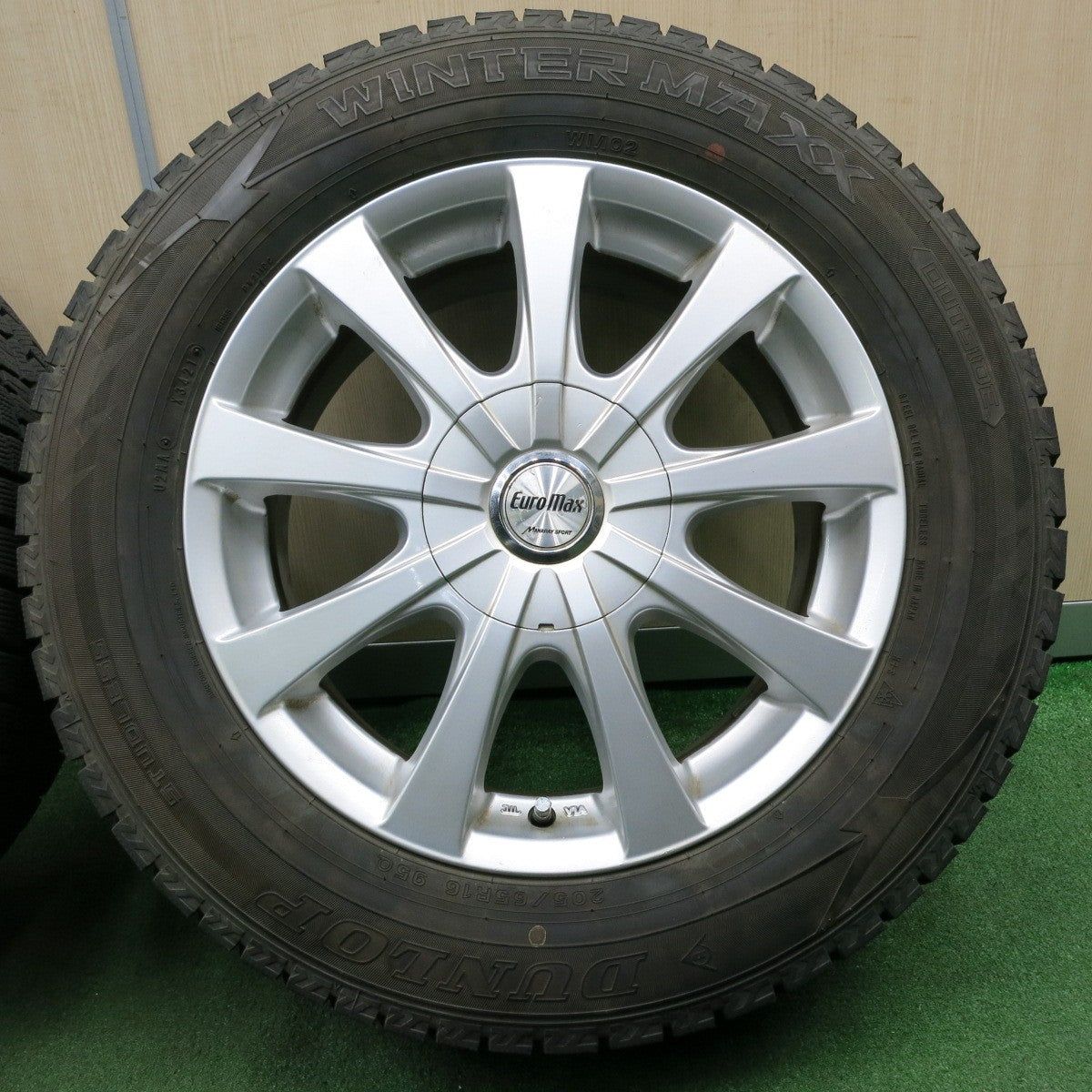 *送料無料* バリ溝！21年！キレイ！9.5分★スタッドレス 205/65R16 ダンロップ ウインターマックス WM02 EuroMax MANARAY SPORT PCD100 114.3/5H マルチ★4051806NJス