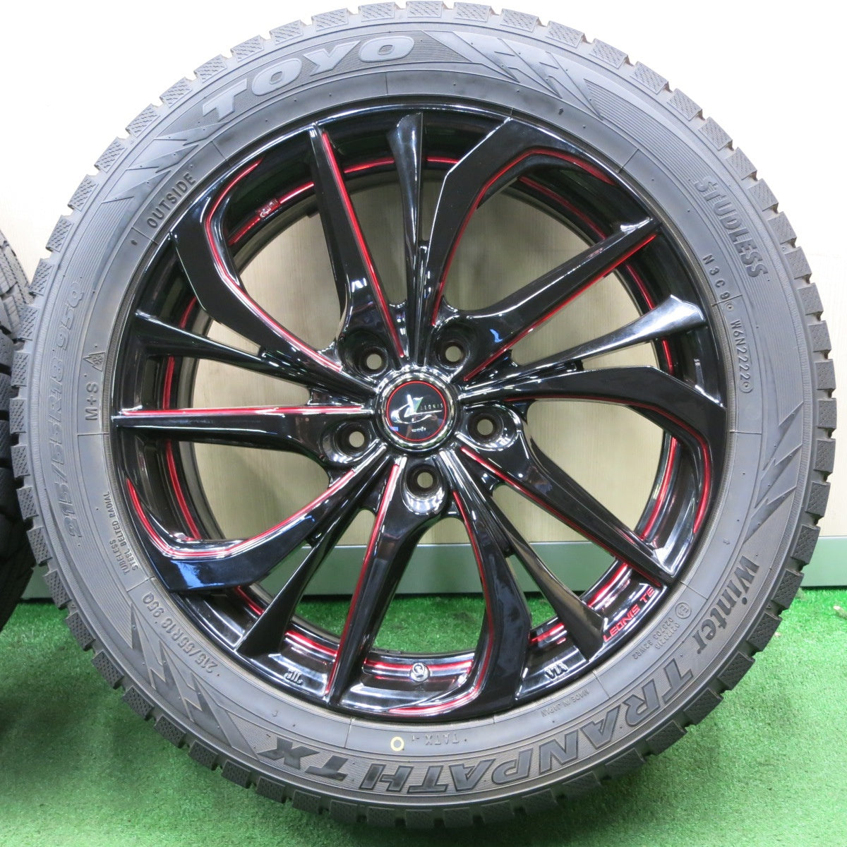 *送料無料* バリ溝！22年！キレイ！9.5分以上★LEONIS TE スタッドレス 215/55R18 トーヨー ウインター トランパス TX レオニス 18インチ PCD114.3/5H★4050901NJス