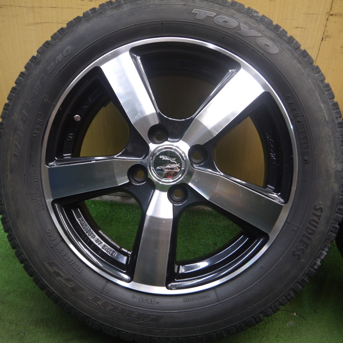 *送料無料* バリ溝！8.5分★スタッドレス 175/65R15 トーヨー ガリット G5 SMACK ENKEI スマック エンケイ 15インチ PCD100/4H★4041502Hス