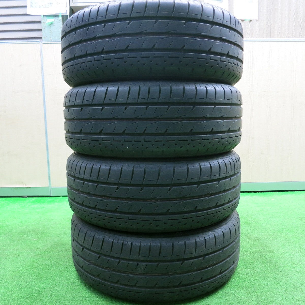 [送料無料] バリ溝！8.5分★日産 ジューク 純正 215/55R17 ブリヂストン LUFT RV2 ルフト 17インチ PCD114.3/5H★4101611HAノ