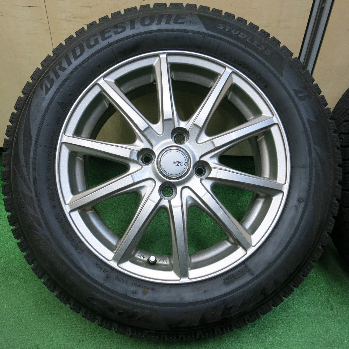 *送料無料* バリ溝！22年！キレイ！8.5分★スタッドレス 185/65R15 ブリヂストン ブリザック VRX2 SIBILLA NEXT GS-5 シビラ PCD100/4H★4032709イス