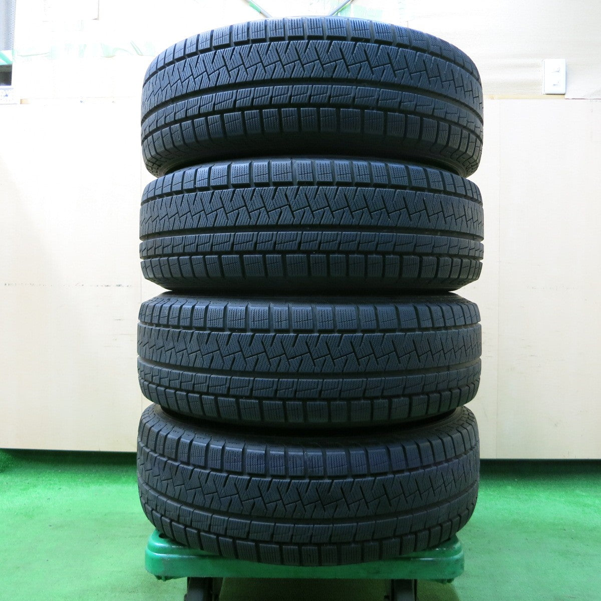 *送料無料* バリ溝！キレイ！8.5分★スタッドレス 225/65R17 ピレリ アイスアシンメトリコ プラス MANARAY SPORT マナレイスポーツ PCD114.3/5H★4052001イス