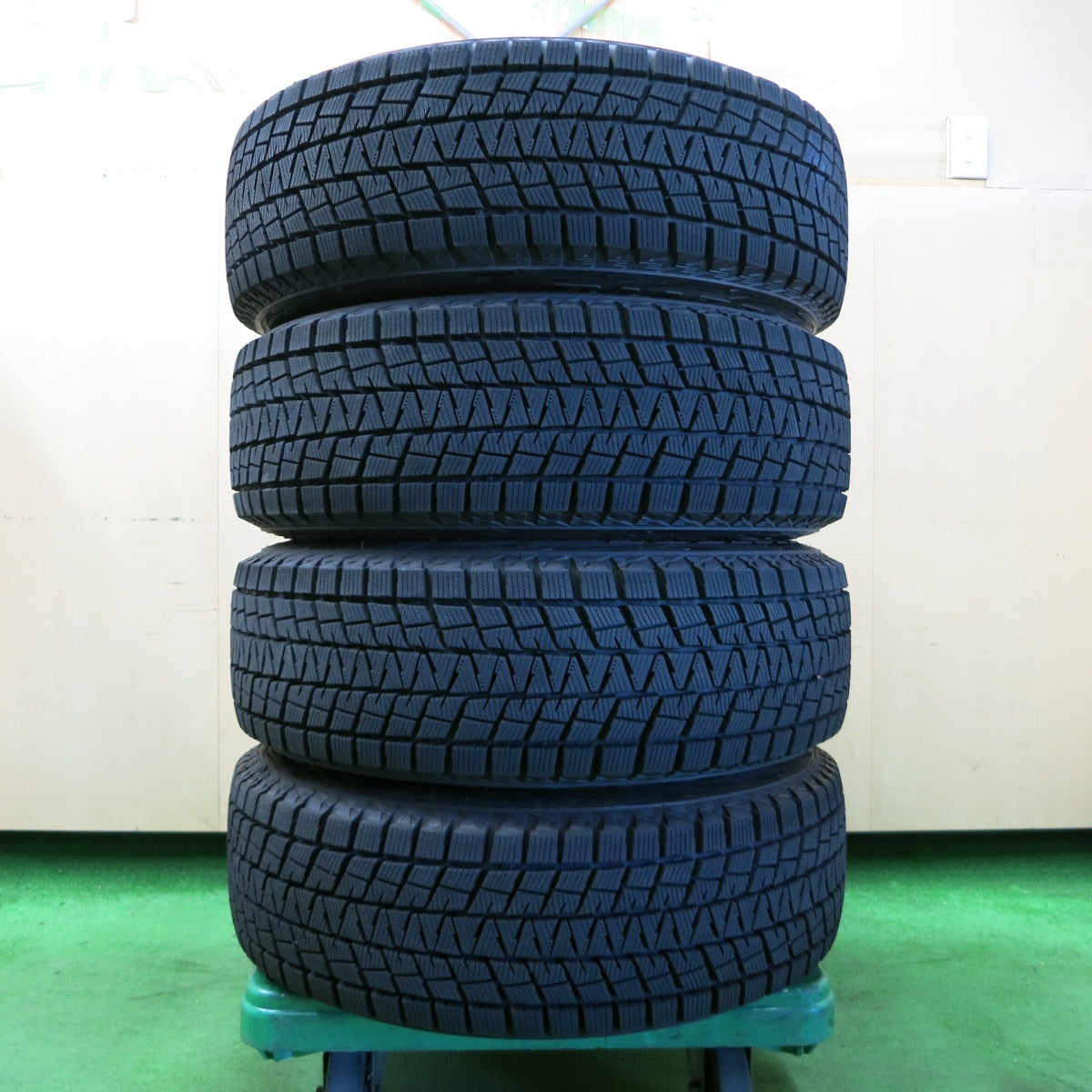 *送料無料* バリ溝！22年！キレイ！9.5分以上★フォレスター等 215/65R16 スタッドレス ブリヂストン ブリザック DM-V1  BALMINUM バルミナ PCD100/5H★4051402イス