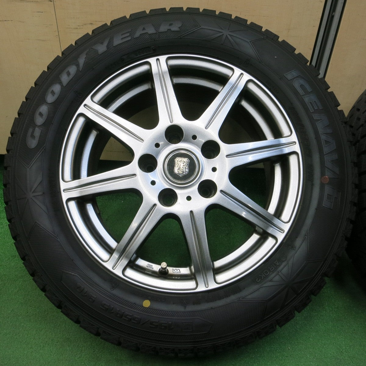 *送料無料* バリ溝！9分★スタッドレス 195/65R15 グッドイヤー アイスナビ6 社外 アルミ ホイール 15インチ PCD114.3/5H★4042610イス