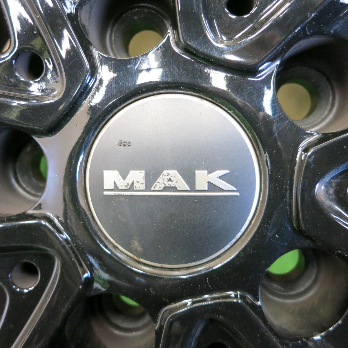 *送料無料* バリ溝！8.5分★BMW 等 MAK 205/60R16 スタッドレス ピレリ アイスアシンメトリコ プラス 16インチ PCD112/5H★4061401ナス