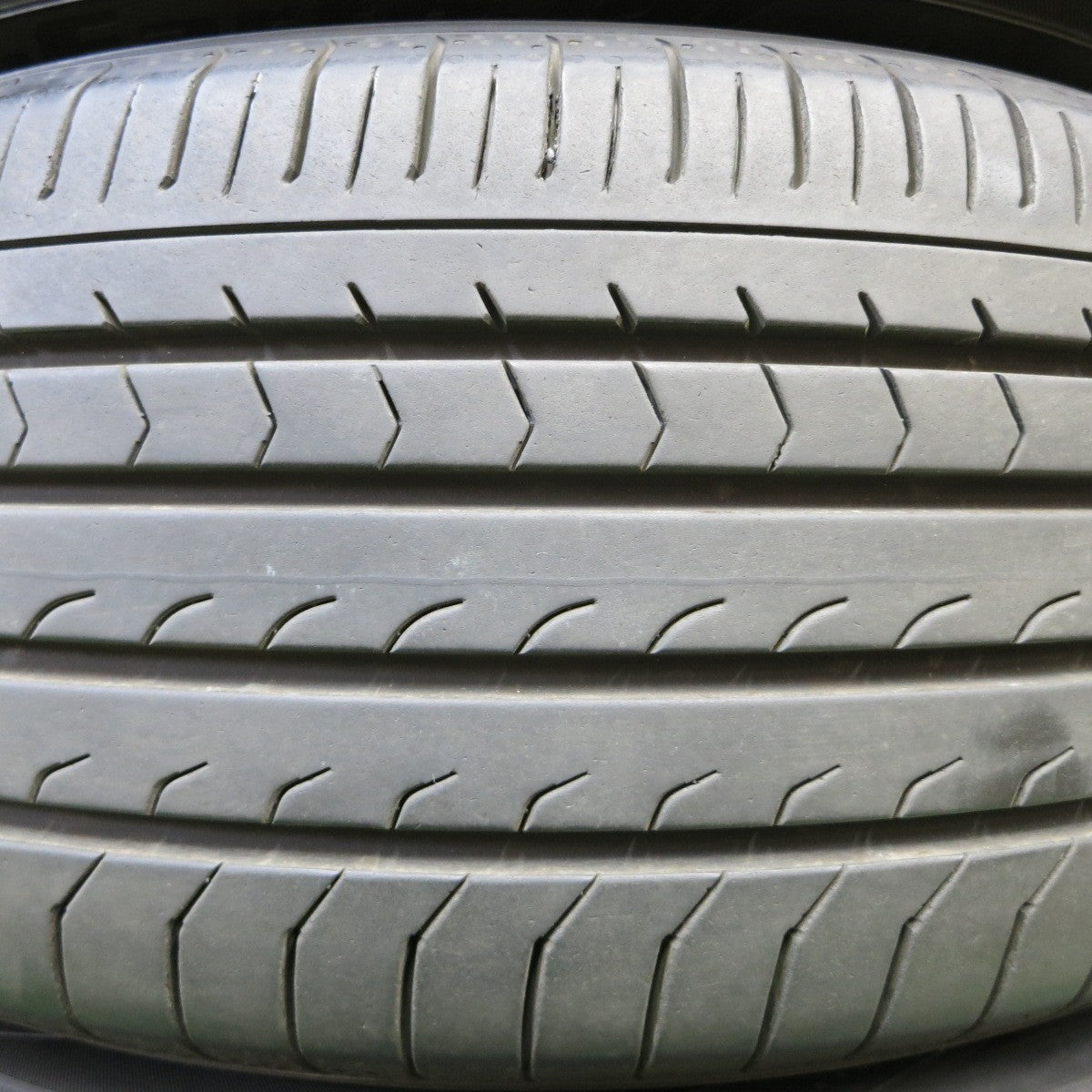 *送料無料* バリ溝！22年！キレイ！9.5分★ハイペリオン 225/50R18 ヨコハマ BluEarth-RV RV03 hyperion CVX 18インチ PCD114.3/5H★4041307イノ