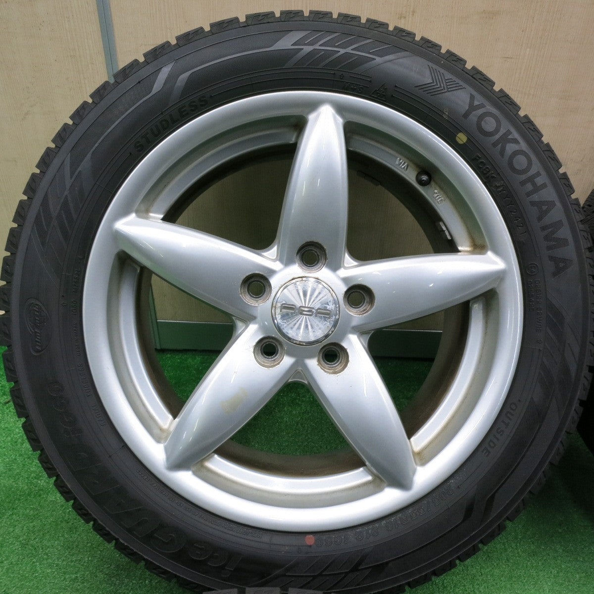 [送料無料] バリ溝！21年！9.5分★ワーゲン等 AGA TARGA 205/55R16 スタッドレス ヨコハマ アイスガード iG60 16インチ PCD112/5H★4112707TNス