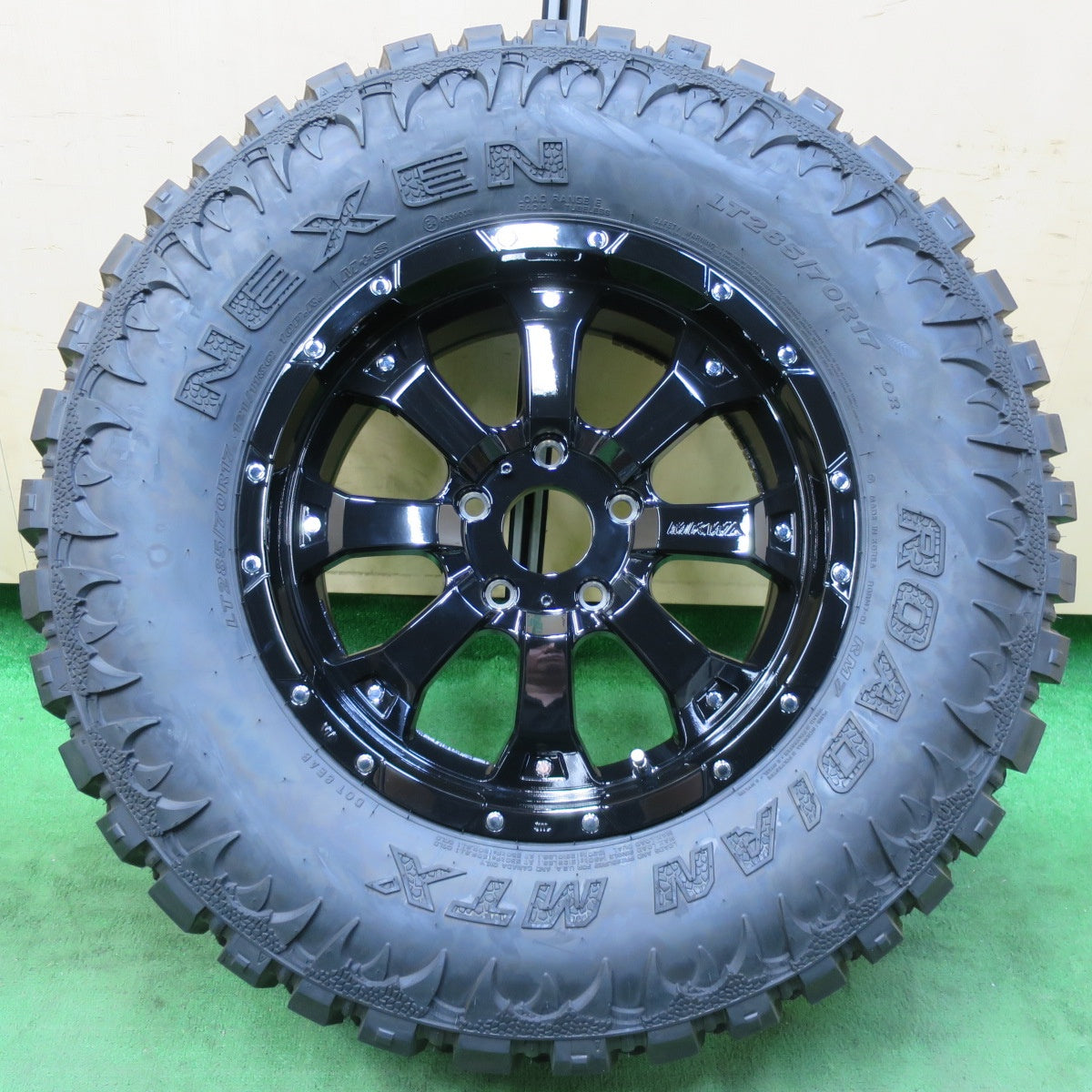 *送料無料* ほぼ未使用！22年★ジープ ラングラー 等 MKW MK-46 285/70R17 ネクセン ROADIAN MTX 17インチ PCD127/5H★4081302イノ