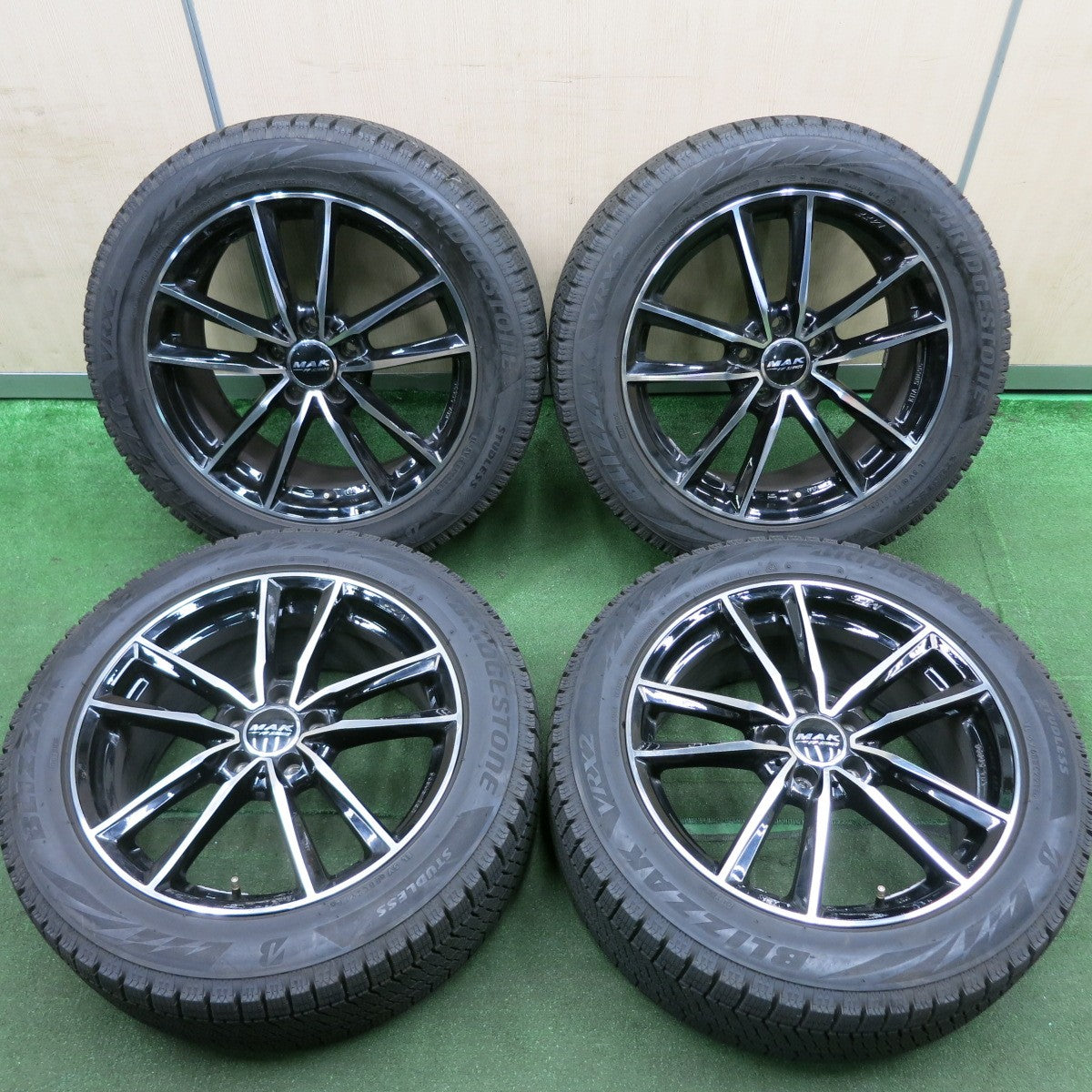 *送料無料* バリ溝！ほぼ10分★ベンツ 等 MAK FF SERIES MFF 235/50R18 スタッドレス ブリヂストン ブリザック VRX2 18インチ PCD112/5H★4070703HAス