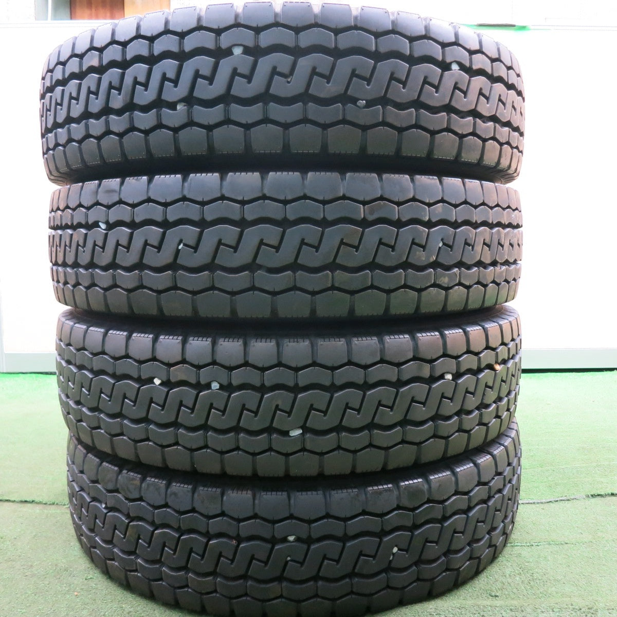 *送料無料* バリ溝！20年！8.5分★トラック タイヤ 195/85R16 114/112N ブリヂストン エコピア M812 ミックス オールシーズン 16インチ★4071409HAノタ