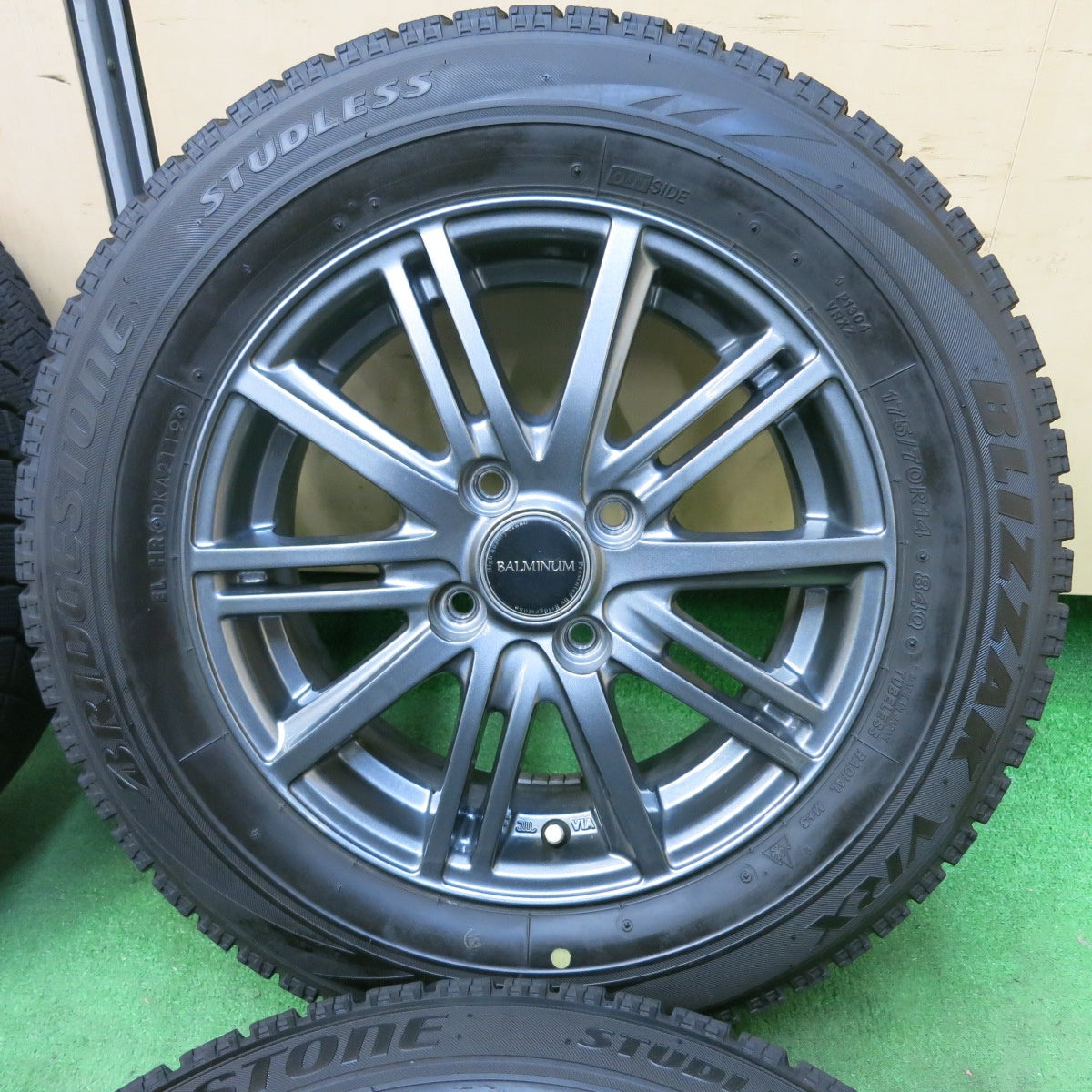 [送料無料] バリ溝！キレイ！9分★スタッドレス 175/70R14 ブリヂストン ブリザック VRX BALMINUM バルミナ 14インチ PCD100/4H★4102510SYス