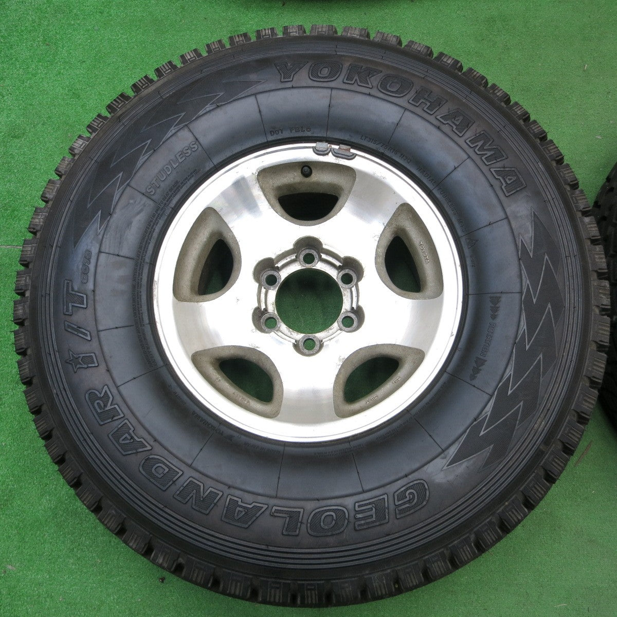 送料無料* バリ溝！9.5分☆トヨタ ランクル 80 純正 315/75R16 