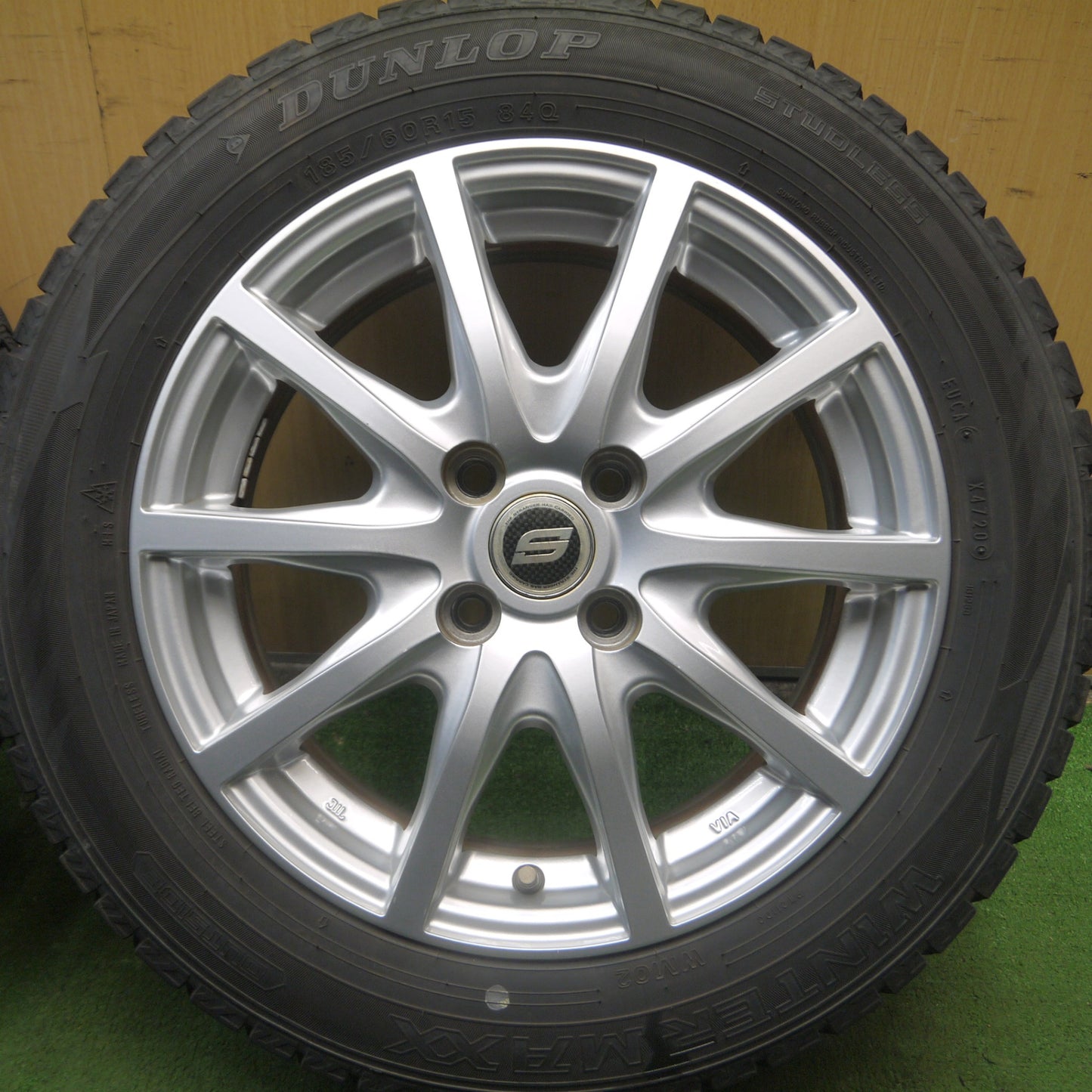 *送料無料* バリ溝！20年！9.5分★スタッドレス 185/60R15 ダンロップ ウインターマックス WM02 STRANGER ストレンジャー 15インチ PCD100/4H★4072202Hス