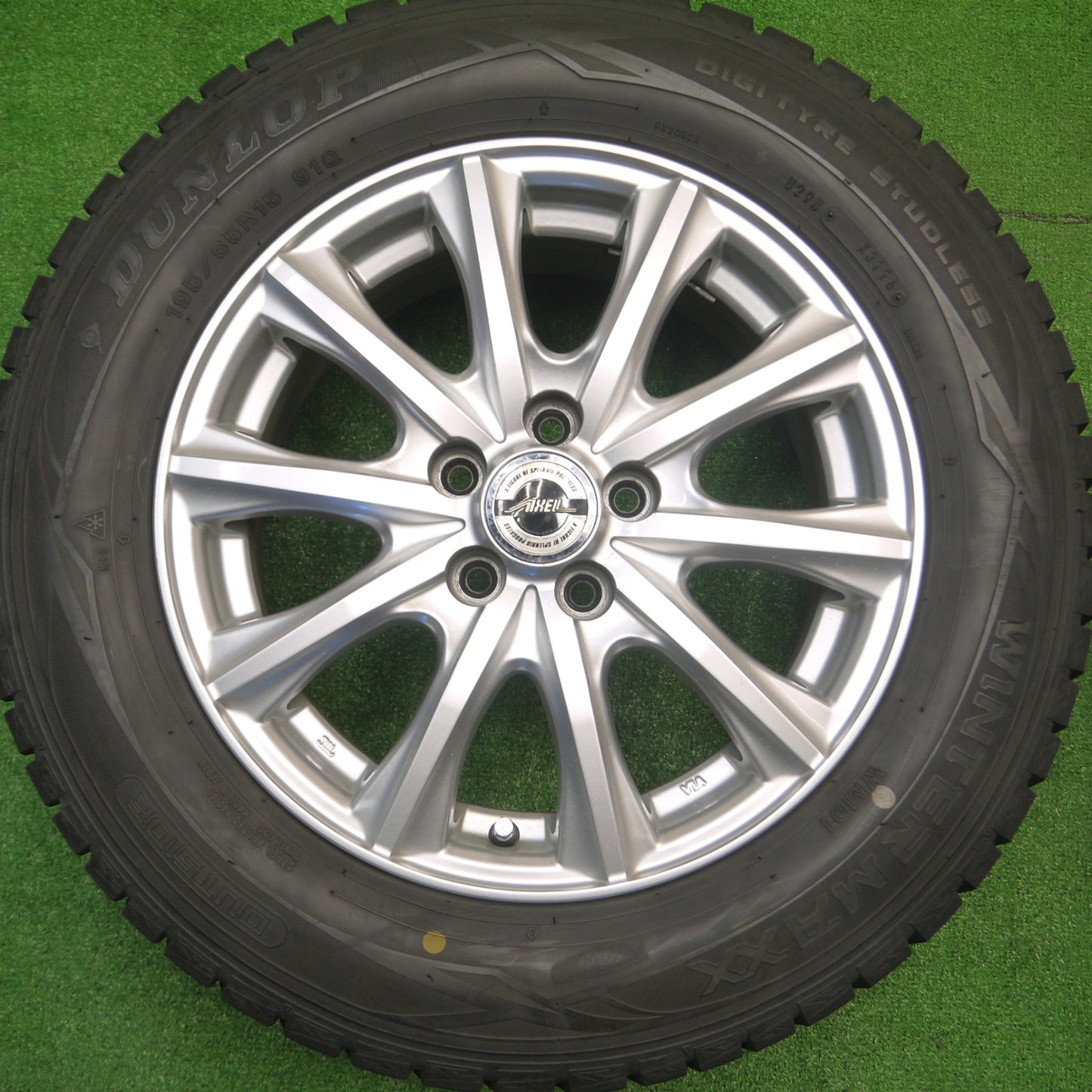 *送料無料* キレイ★プリウス等 195/65R15 スタッドレス ダンロップ ウインターマックス WM01 AXEL アクセル 15インチ PCD100/5H★4090604Hス