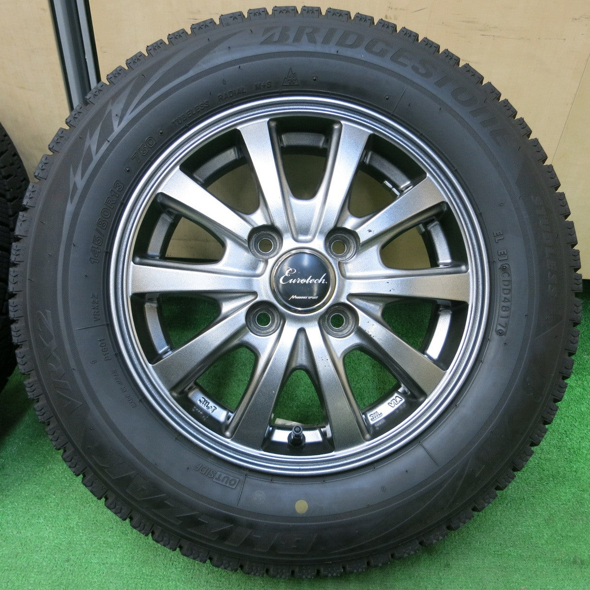 *送料無料* バリ溝！9.5分以上★スタッドレス 145/80R13 ブリヂストン ブリザック VRX2 Eurotech MANARAY SPORT 13インチ PCD100/4H★4041701イス