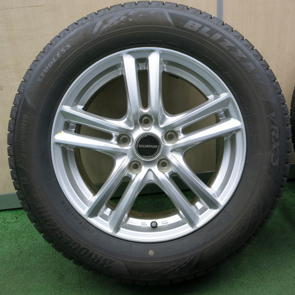 *送料無料* バリ溝！22年！9.5分★スタッドレス 215/60R16 ブリヂストン ブリザック VRX3 BALMINUM バルミナ 16インチ PCD114.3/5H★4051402NJス