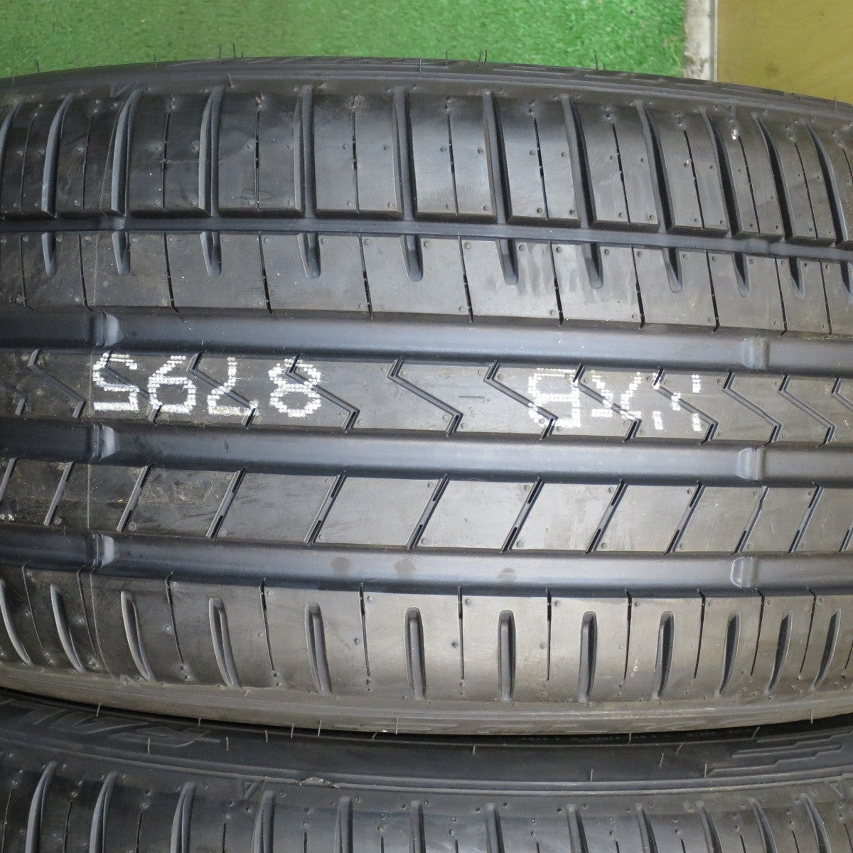 *送料無料*  未使用！23年★235/45R19 ファルケン アゼニス FK510 タイヤ 19インチ ベンツ GLA ボルボ V60 ジープ 等★4033007KKノタ