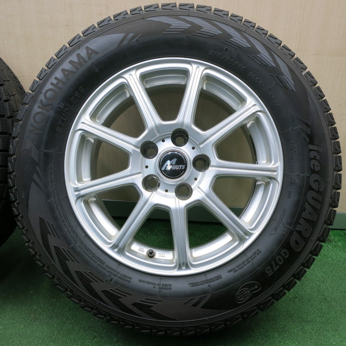 *送料無料* バリ溝！9.5分★スタッドレス 215/70R16 ヨコハマ アイスガード G075 M SPIRITS Mスピリッツ 16インチ PCD114.3/5H★4040307NJス