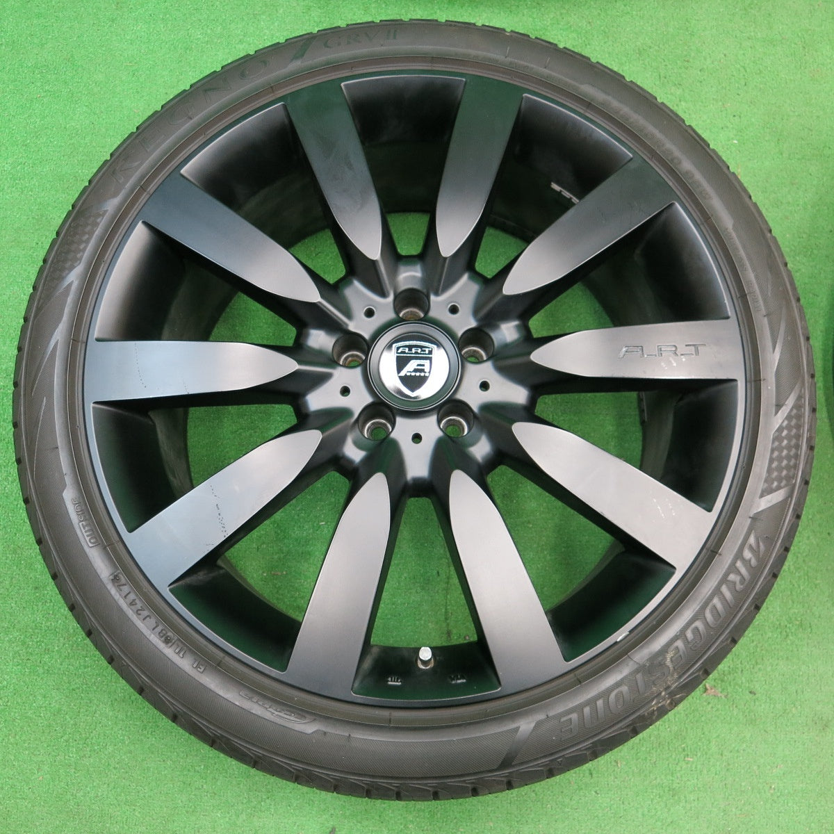 *送料無料* バリ溝！8.5分★A_R_T MONO ART1 245/40R20 ブリヂストン レグノ GRV2 20インチ PCD114.3/5H★4052804ナノ