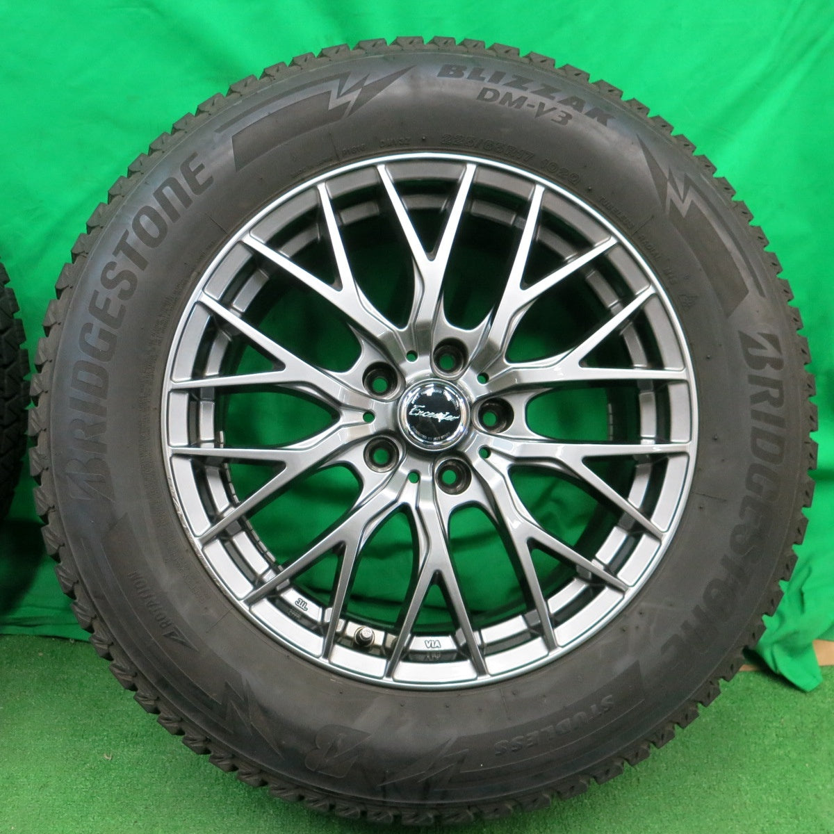 *送料無料* バリ溝！キレイ！9分★スタッドレス 225/65R17 ブリヂストン ブリザック DM-V3 Exceeder エクシーダー 17インチ  PCD114.3/5H★4042201ナス