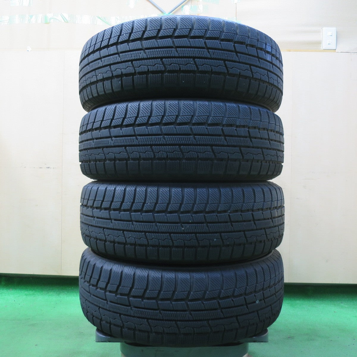 *送料無料* バリ溝！8.5分★スタッドレス 195/65R15 トーヨー ウインター トランパス TX JOKER ジョーカー PCD100 114.3/5H マルチ★4090502イス