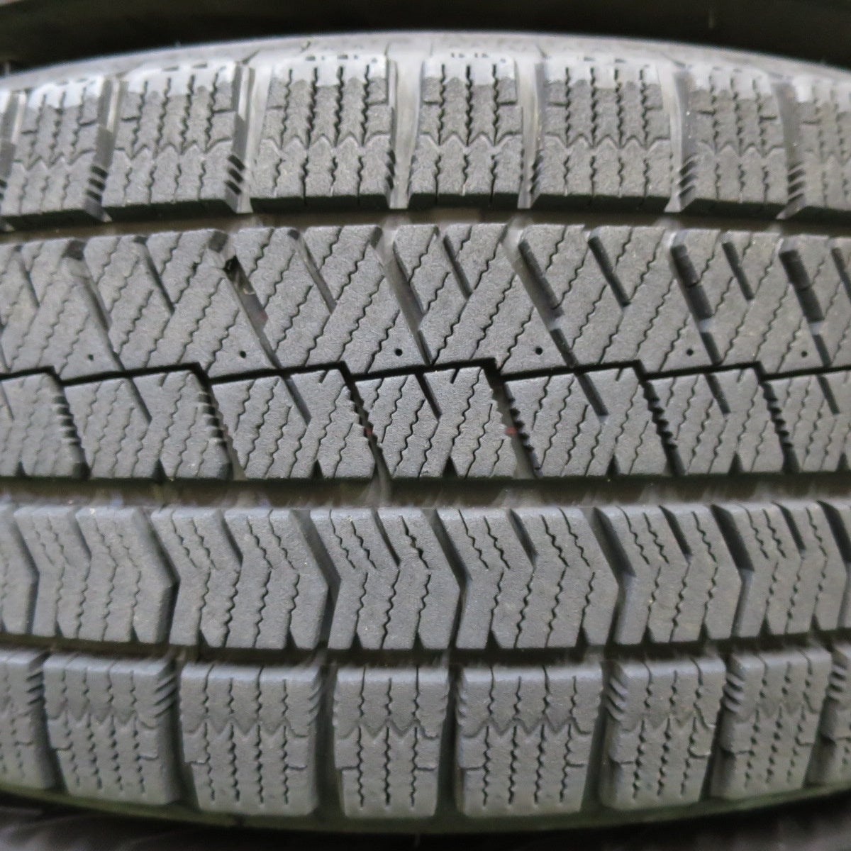 *送料無料* バリ溝！22年！キレイ！9分★スタッドレス 195/65R15 ブリヂストン ブリザック VRX2 VELVA ヴェルヴァ 15インチ PCD114.3/5H★4070302イス