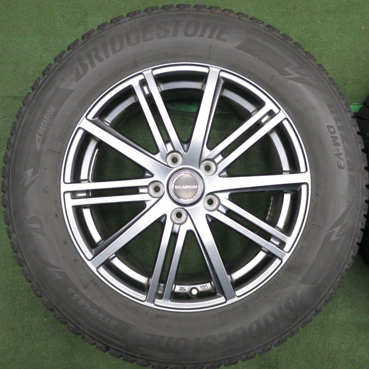 *送料無料* バリ溝！キレイ！9.5分★スタッドレス 225/65R17 ブリヂストン ブリザック DM-V2 BALMINUM バルミナ 17インチ PCD114.3/5H★4033003NJス