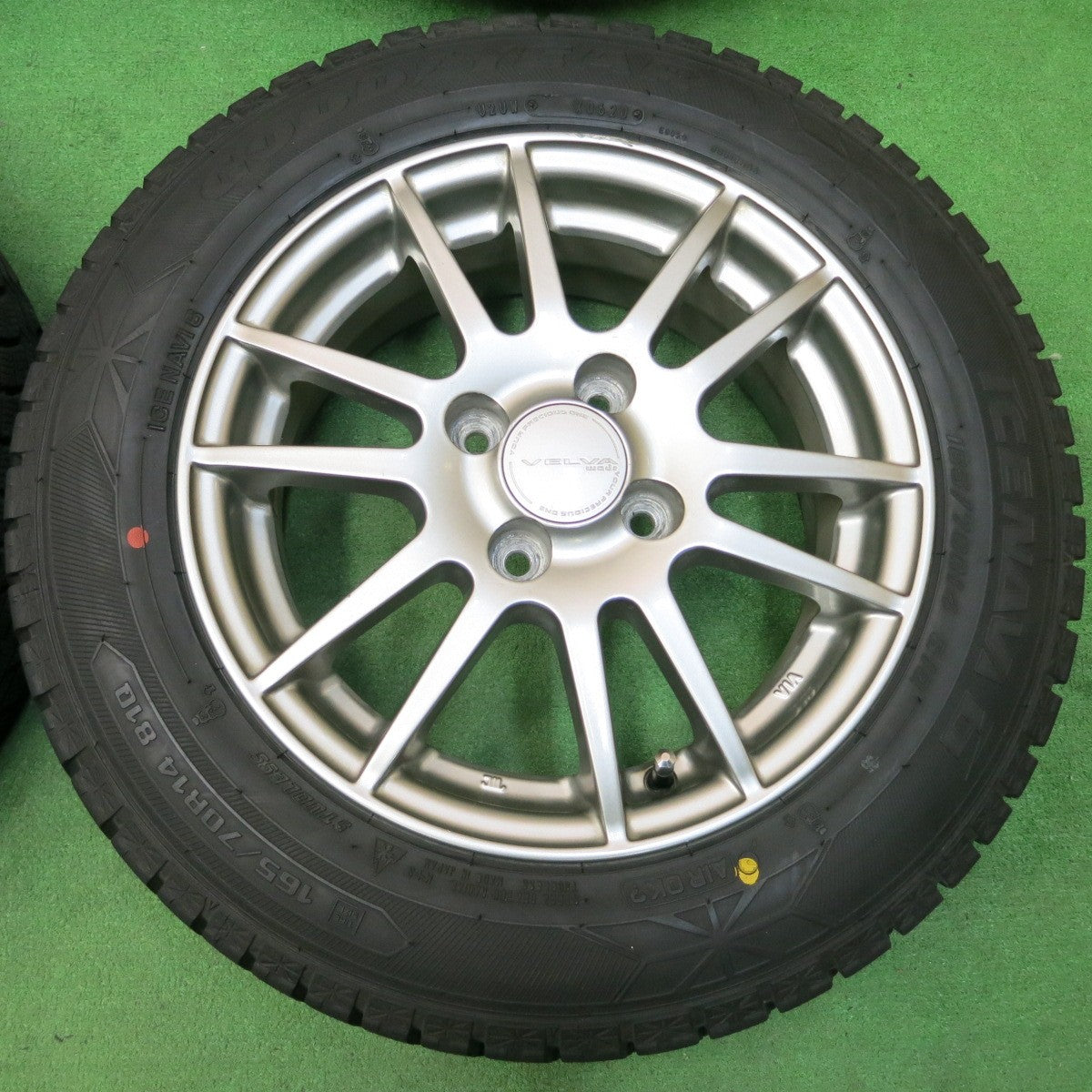 *送料無料* バリ溝！20年！キレイ！9分★スタッドレス 165/70R14 グッドイヤー アイスナビ6 VELVA ヴェルヴァ 14インチ PCD100/4H★4032710イス