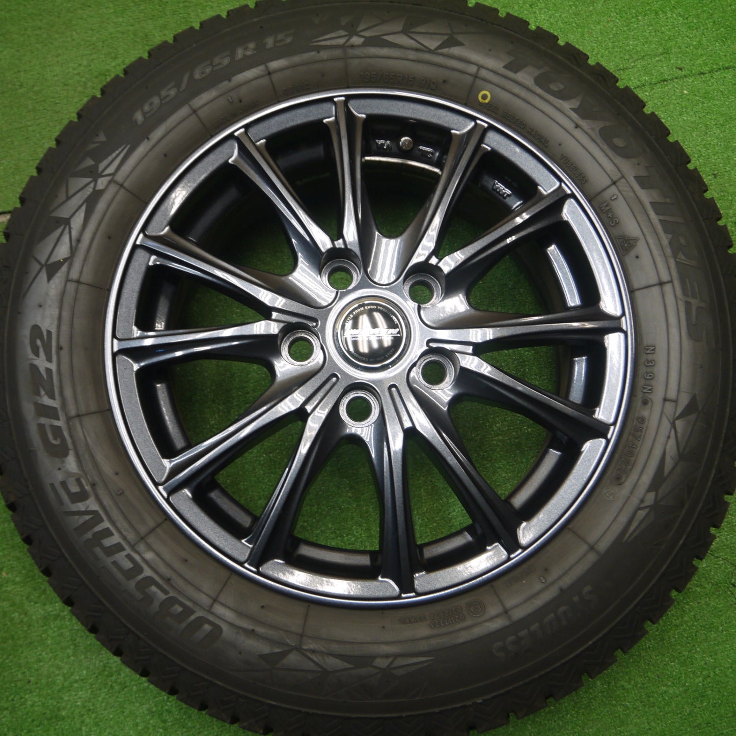 [送料無料] バリ溝！22年！キレイ！★スタッドレス 195/65R15 トーヨー オブザーブ GIZ2 WAREN ヴァーレン 15インチ PCD114.3/5H★4120204Hス