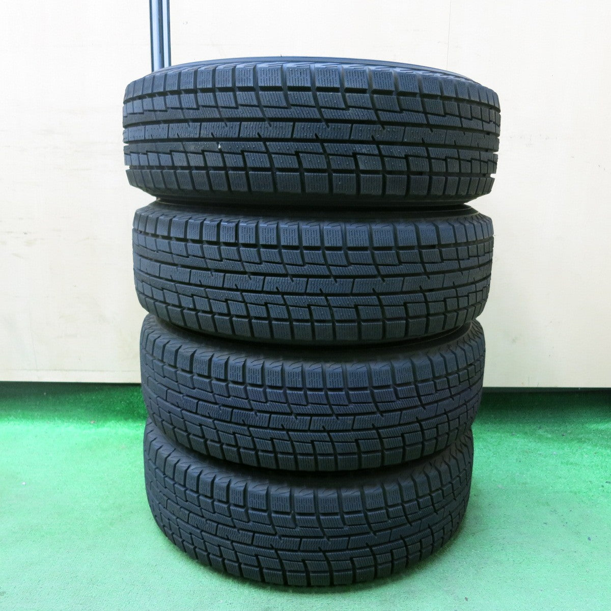 [送料無料] バリ溝！21年！ほぼ10分★スタッドレス 175/70R14 プラクティバ アイス BP02 スチール ホイール 14インチ PCD100/4H★4102509SYス