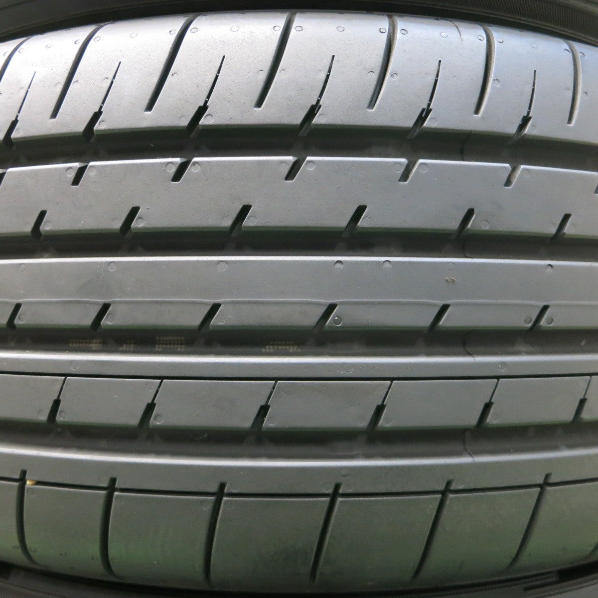 *送料無料* 超バリ溝！21年！キレイ！ほぼ10分★235/55R18 ヨコハマ BluEarth-XT AE61 STYLUZ ブルーアース 18インチ PCD114.3/5H★4051701イノ