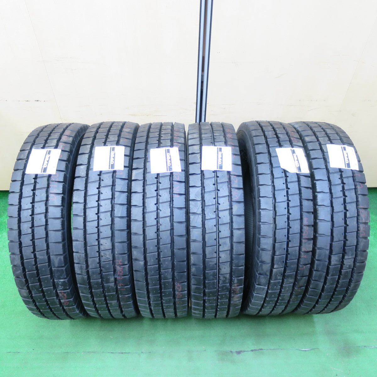 *送料無料* 未使用！22年★トラック タイヤ 205/80R17.5 120/118N ブリヂストン デュラビス G640 17.5インチ★4071505イノタ