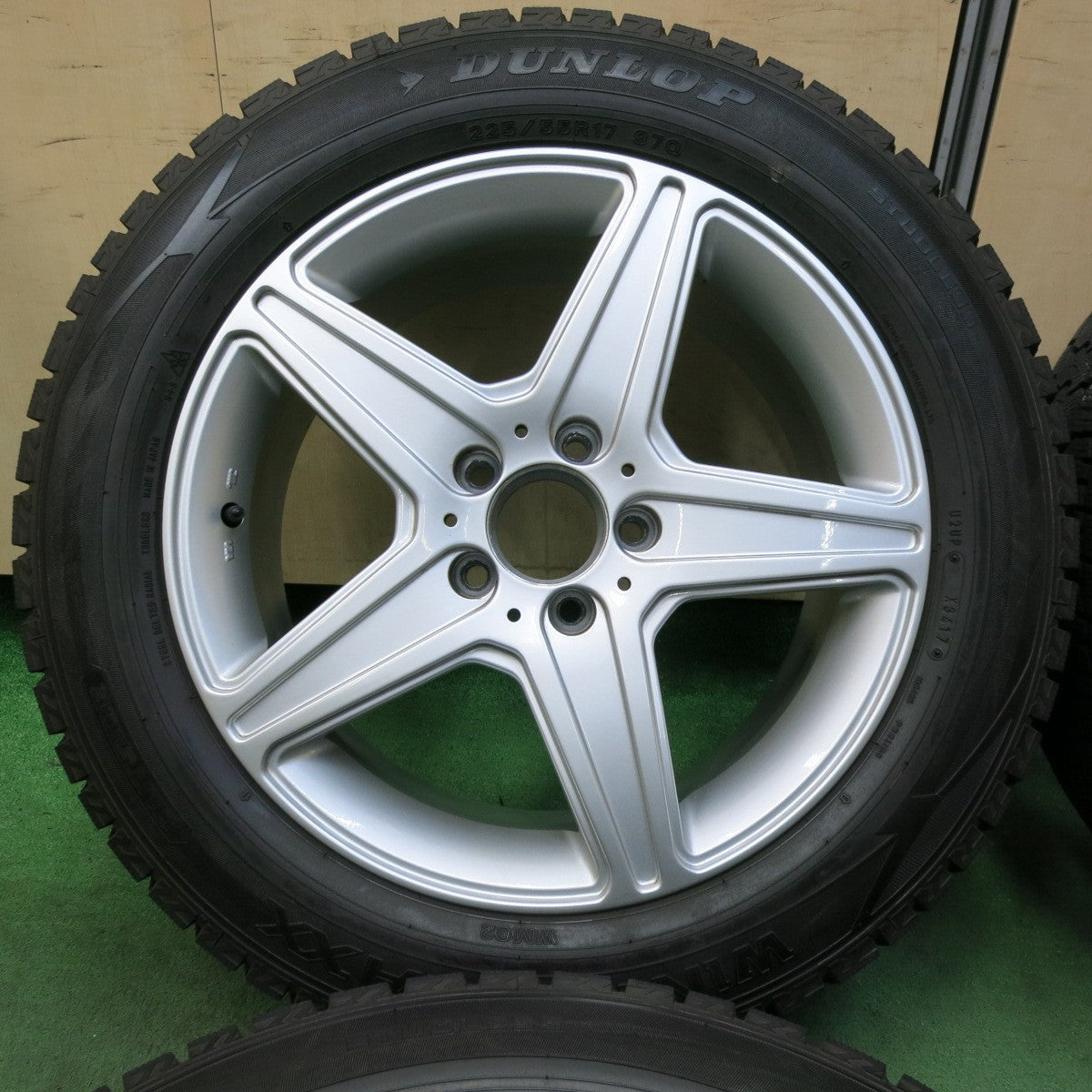 [送料無料] バリ溝！キレイ！9.5分★ベンツ 等 AGA TARGA 225/55R17 スタッドレス ダンロップ ウインターマックス WM02 17インチ PCD112/5H★4121108SYス