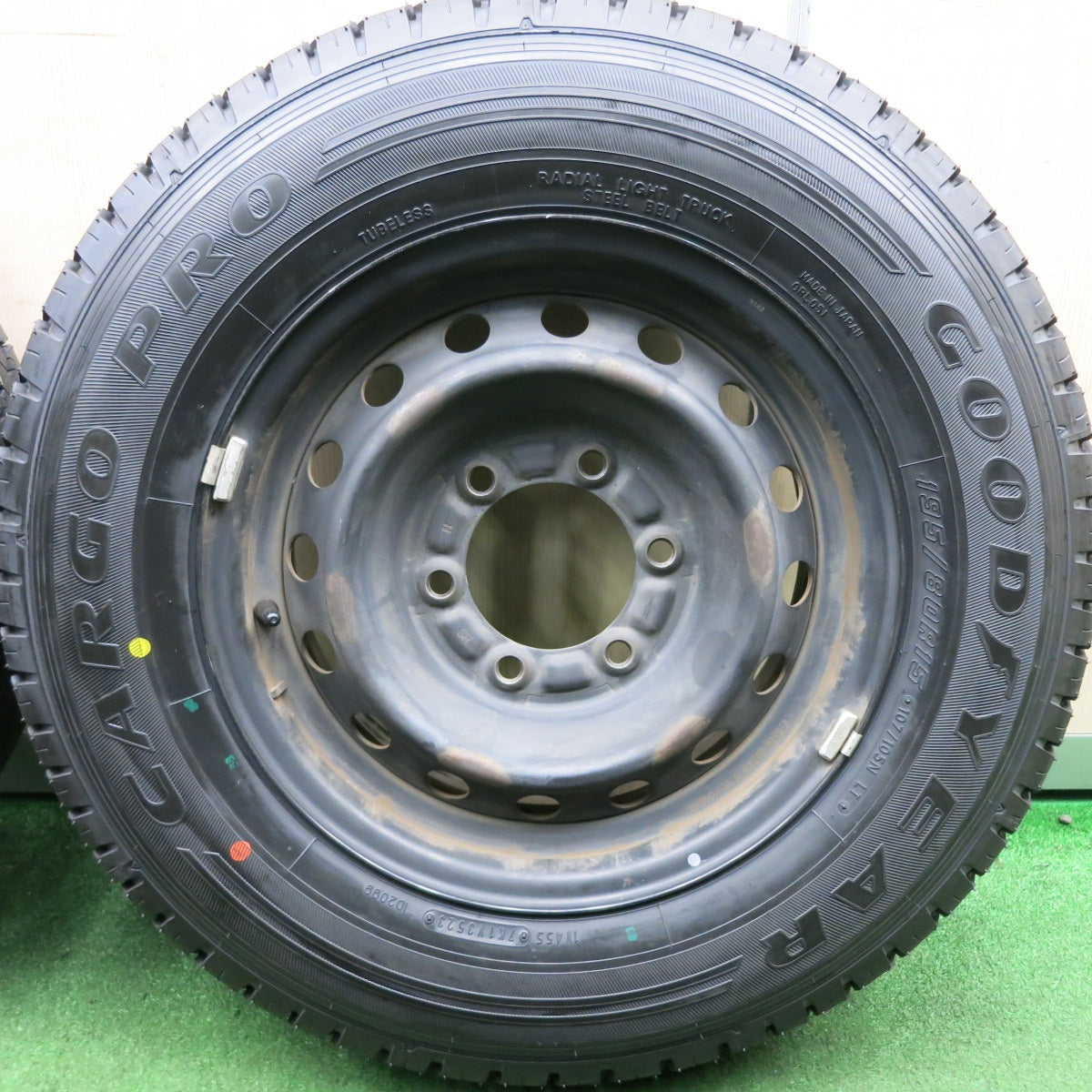 *送料無料* タイヤ未使用！23年★ハイエース 純正 195/80R15 グッドイヤー CARGO PRO カーゴ プロ スチール 15インチ  PCD139.7/6H★4051308HAノ