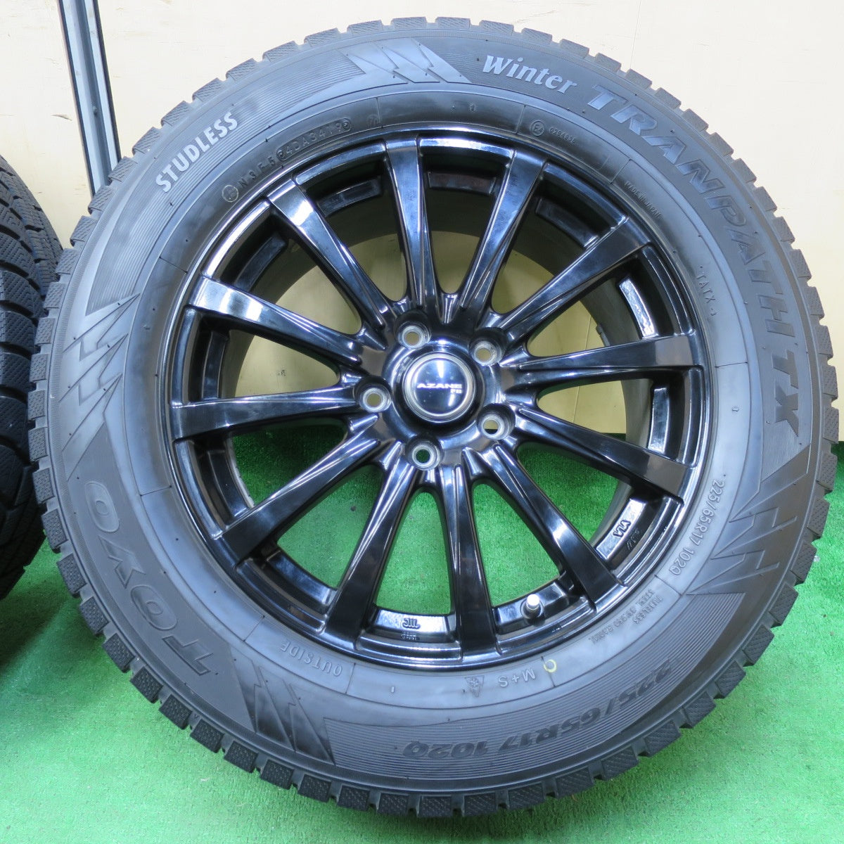 *送料無料* バリ溝！キレイ！9分★スタッドレス 225/65R17 トーヨー ウインタートランパス TX AZANE FB 17インチ PCD114.3/5H★4062703イス