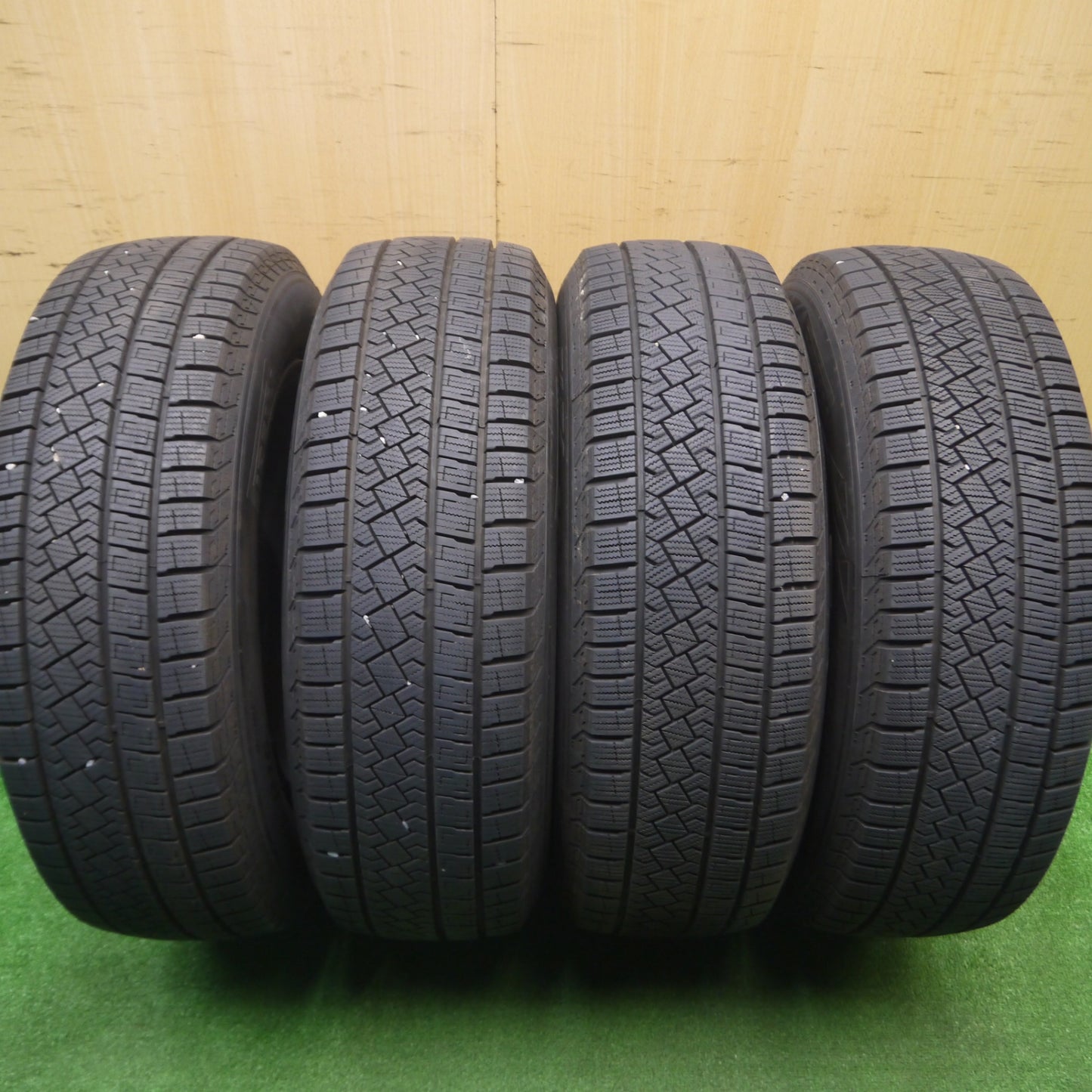 [送料無料] バリ溝!23年!キレイ!9.5分以上★スタッドレス 205/65R16 ピレリ アイスゼロ アシンメトリコ TEAD テッド 16インチ PCD114.3/5H★4100206Hス