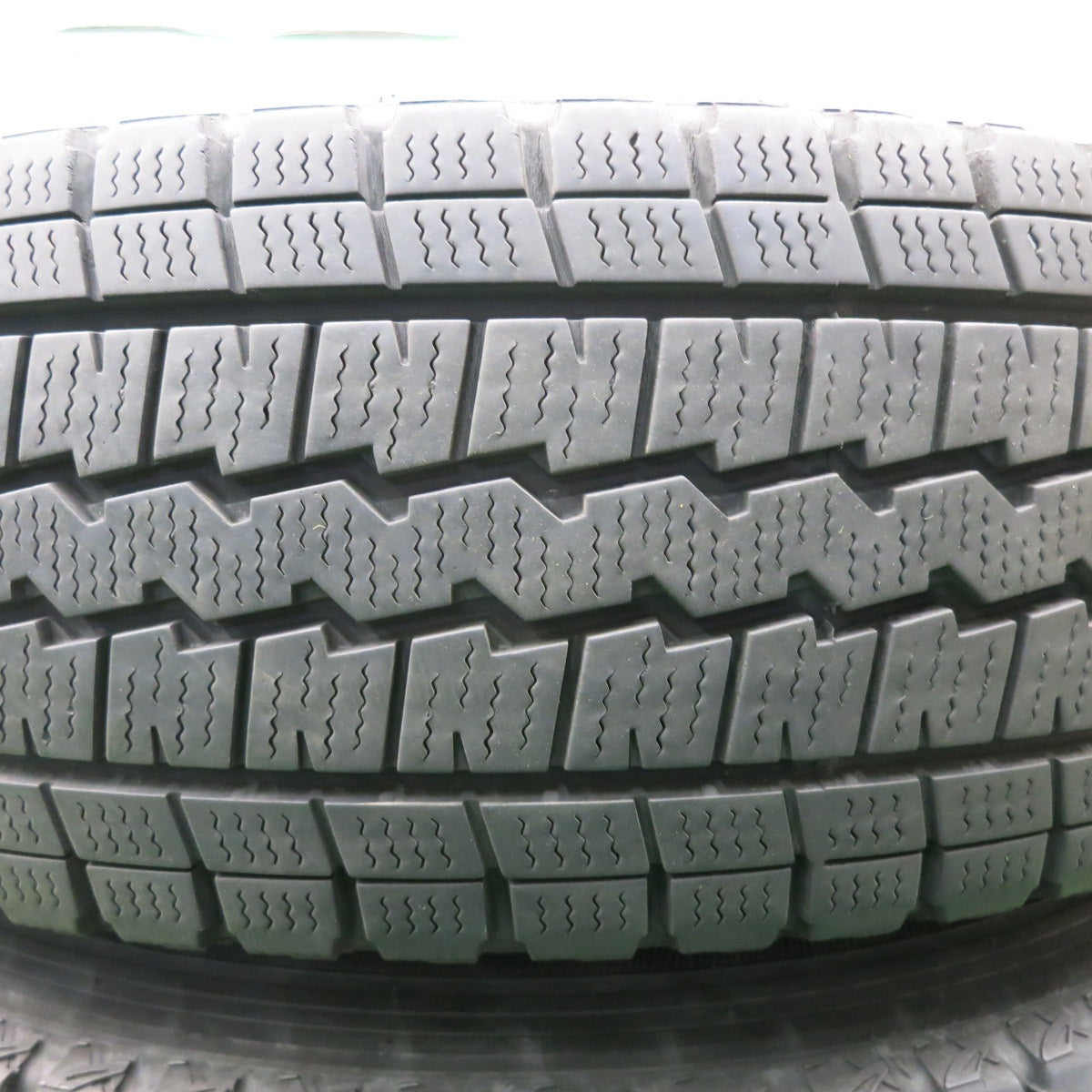 *送料無料* バリ溝！キレイ！9分★ハイエース等 195/80R15 Off Performer RT-8 スタッドレス ダンロップ ウインターマックス SV01 オフパフォーマー PCD139.7/6H★4042701NJス