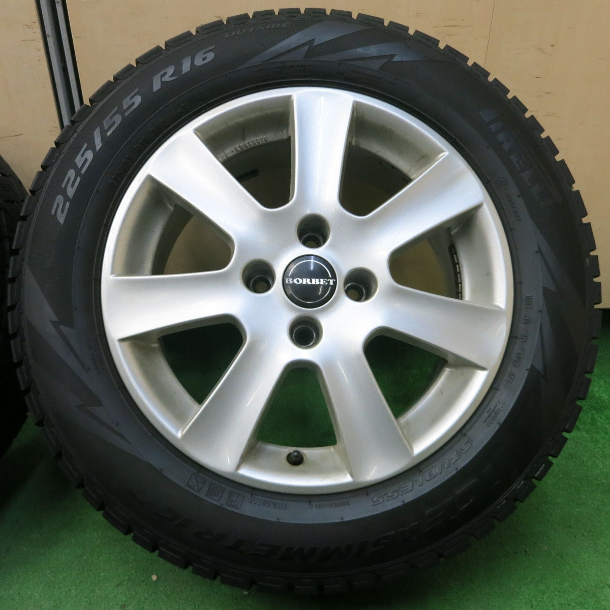 *送料無料* バリ溝！8.5分★プジョー等 BORBET 225/55R16 スタッドレス ピレリ アイスアシンメトリコ ボルベット PCD108/4H★4052810イス