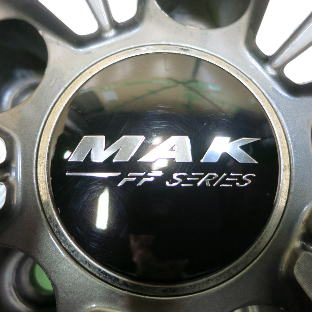 *送料無料* 超バリ溝！ほぼ10分★アウディ等 MAK FF SERIES 245/40R18 スタッドレス トーヨー ガリット G4 18インチ PCD112/5H★4050809イス