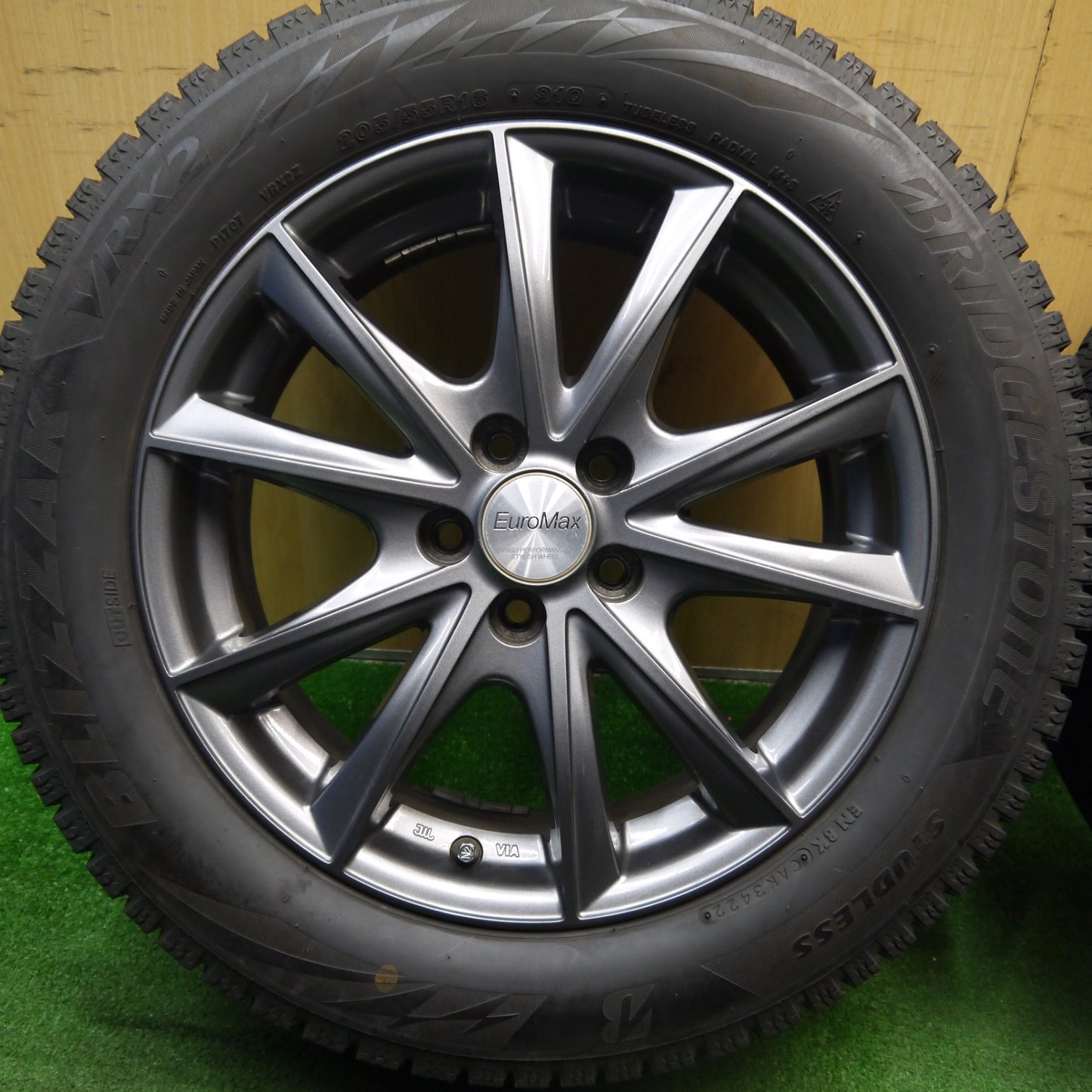 [送料無料] バリ溝！22年！キレイ！9.5分★86 BRZ 等 205/55R16 スタッドレス ブリヂストン ブリザック VRX2 EuroMax ユーロマックス 16インチ PCD100/5H★5040804Hス