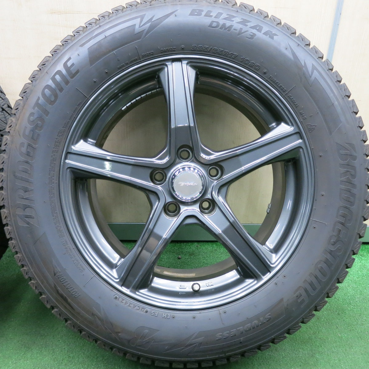 *送料無料* バリ溝！21年！キレイ！9.5分★スタッドレス 225/65R17 ブリヂストン ブリザック DM-V3 TOPRUN トップラン 17インチ PCD114.3/5H★4050505HAス