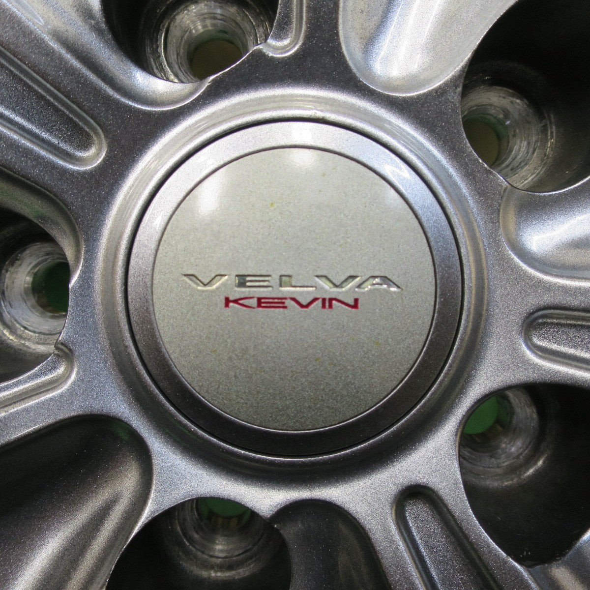 *送料無料* バリ溝！キレイ！9分★スタッドレス 225/55R18 トーヨー ウインター トランパス TX VELVA KEVIN ヴェルヴァ 18インチ PCD114.3/5H★4082001イス