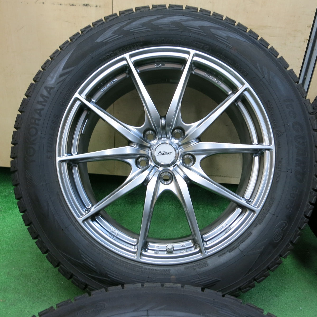 *送料無料* バリ溝！22年！キレイ！9.5分★スタッドレス 235/60R18 ヨコハマ アイスガード G075 Kosei 光生 18インチ PCD114.3/5H★4082902SYス