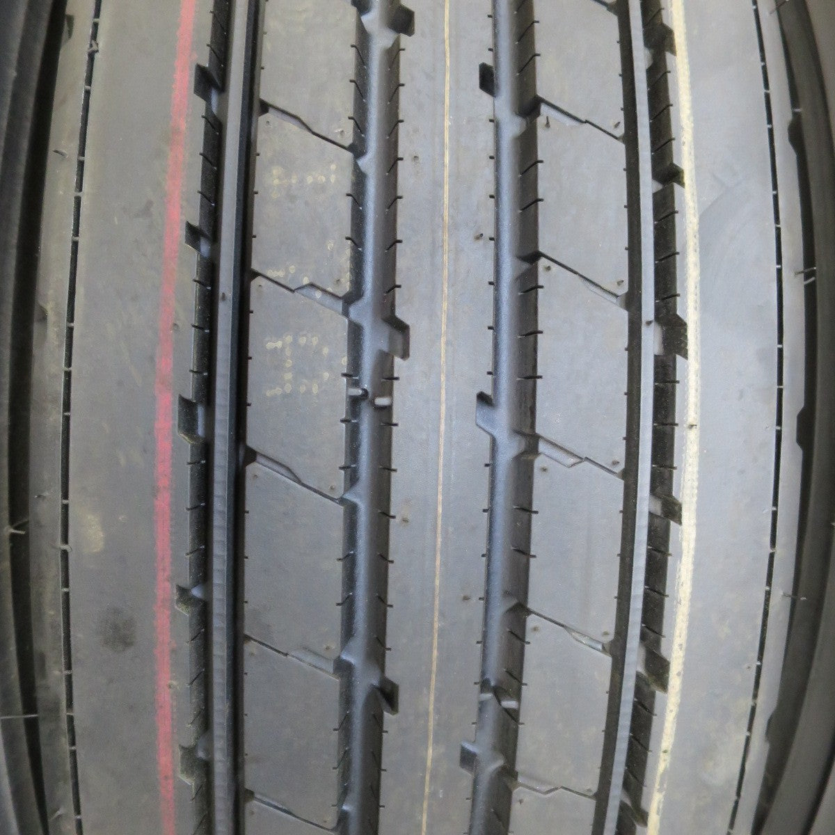 *送料無料* 新車外し！24年★トラック タイヤ 265/70R19.5 140/138J ブリヂストン R173 19.5インチ★4070704イノタ