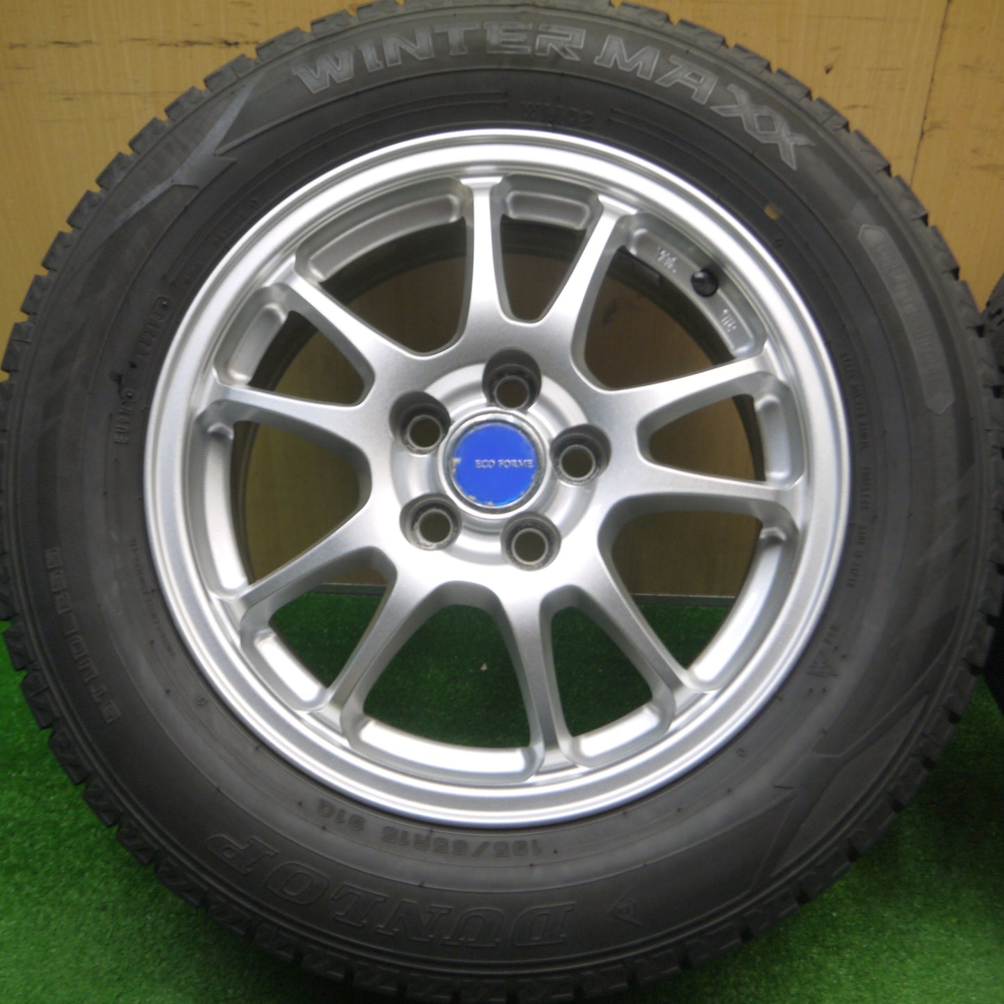 [送料無料] キレイ★プリウス等 195/65R15 スタッドレス ダンロップ ウインターマックス WM02 ECO FORME エコフォルム PCD100/5H★4100706Hス